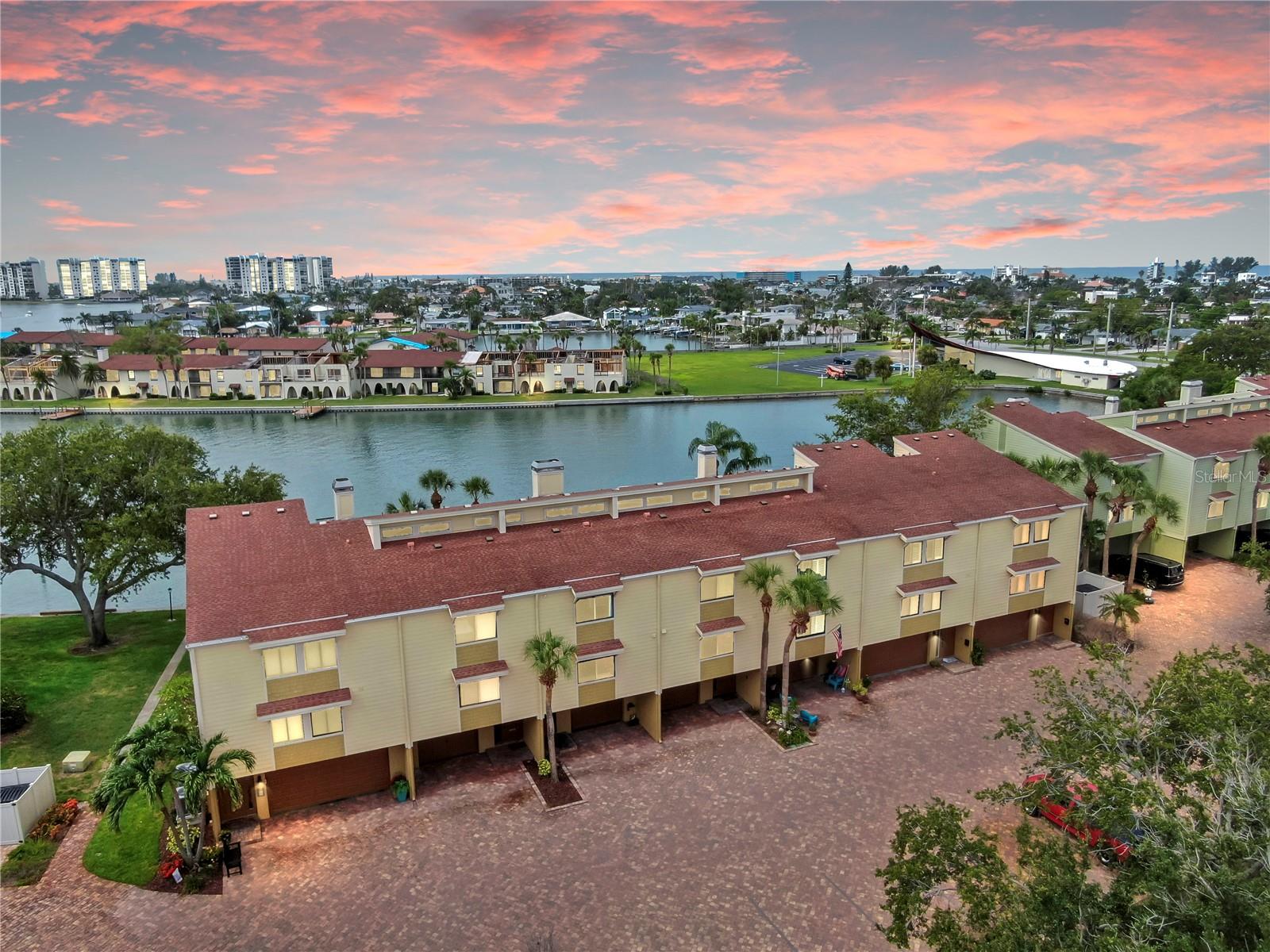459 Haven Point Dr - direct waterfront