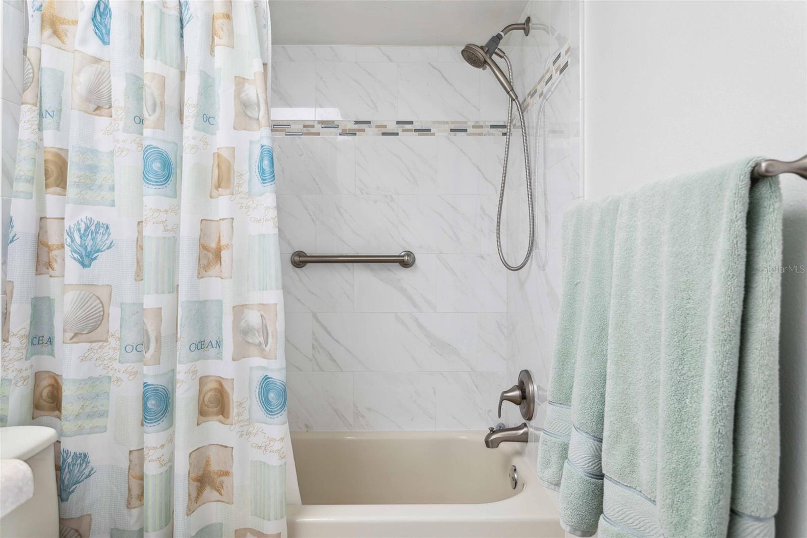 Guest EnSuite Full Bathroom