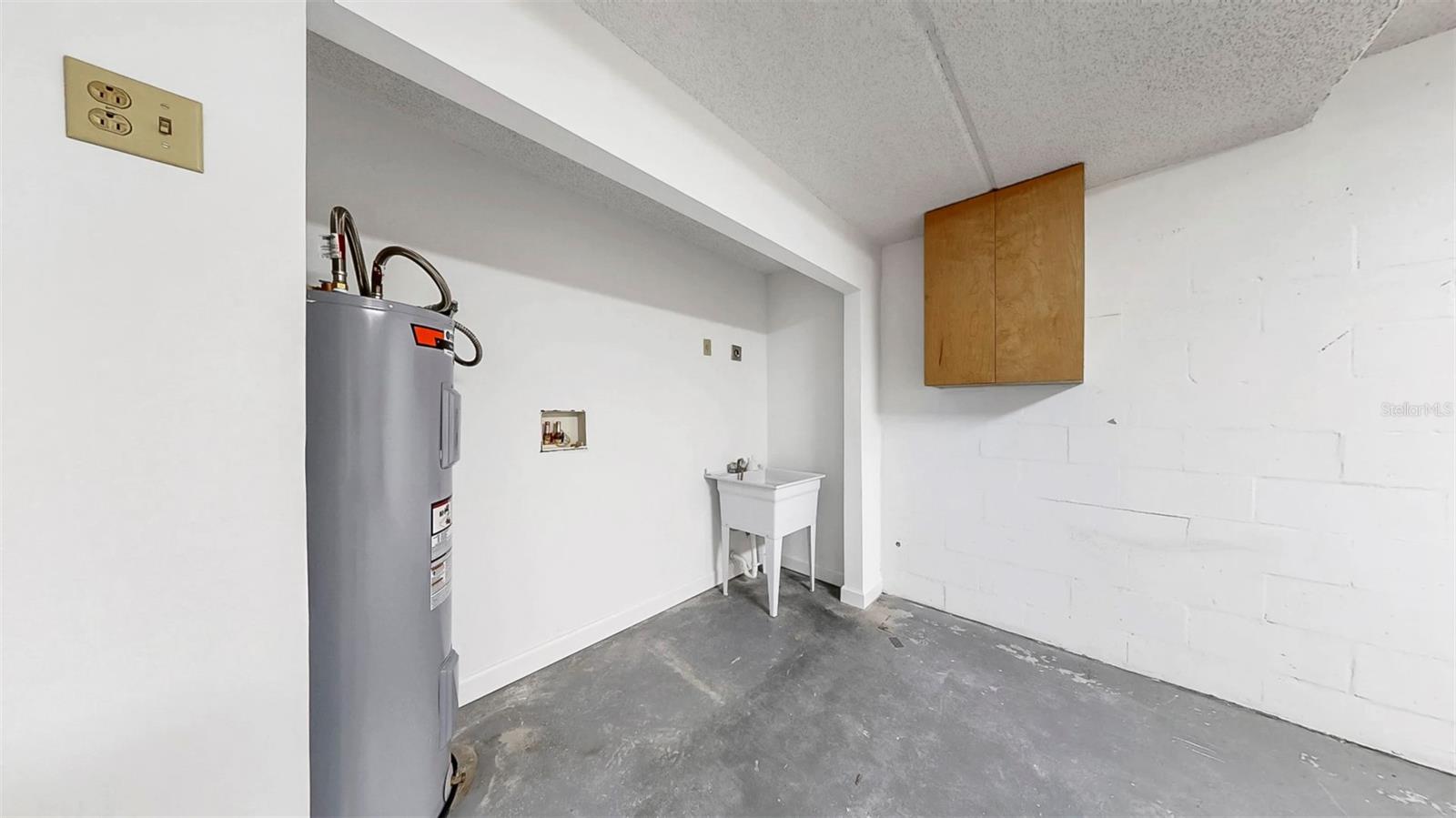 Ground Floor Garage with BRAND NEW Water Heater