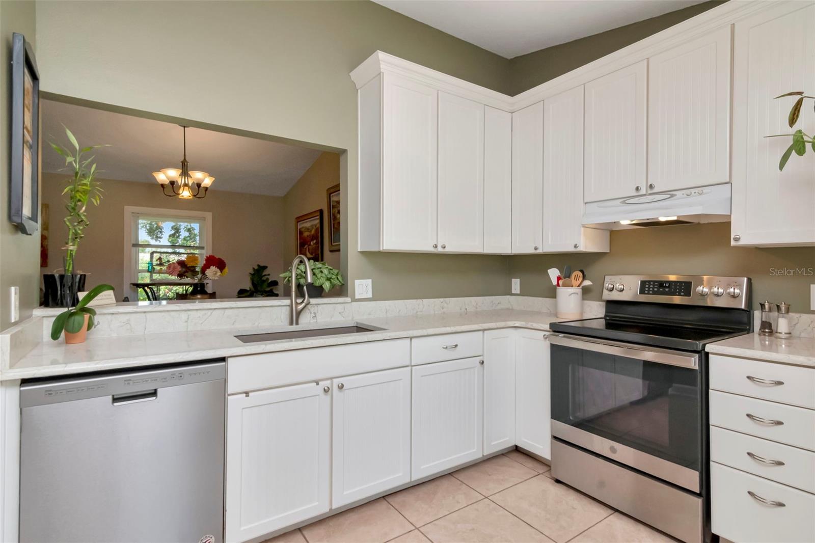 Newer stove with built-in air fryer