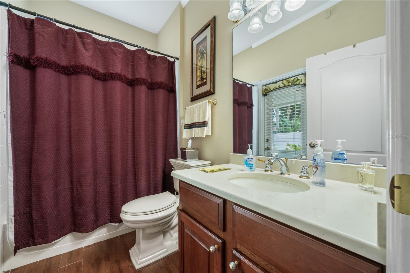 Rear Bath/pool bath