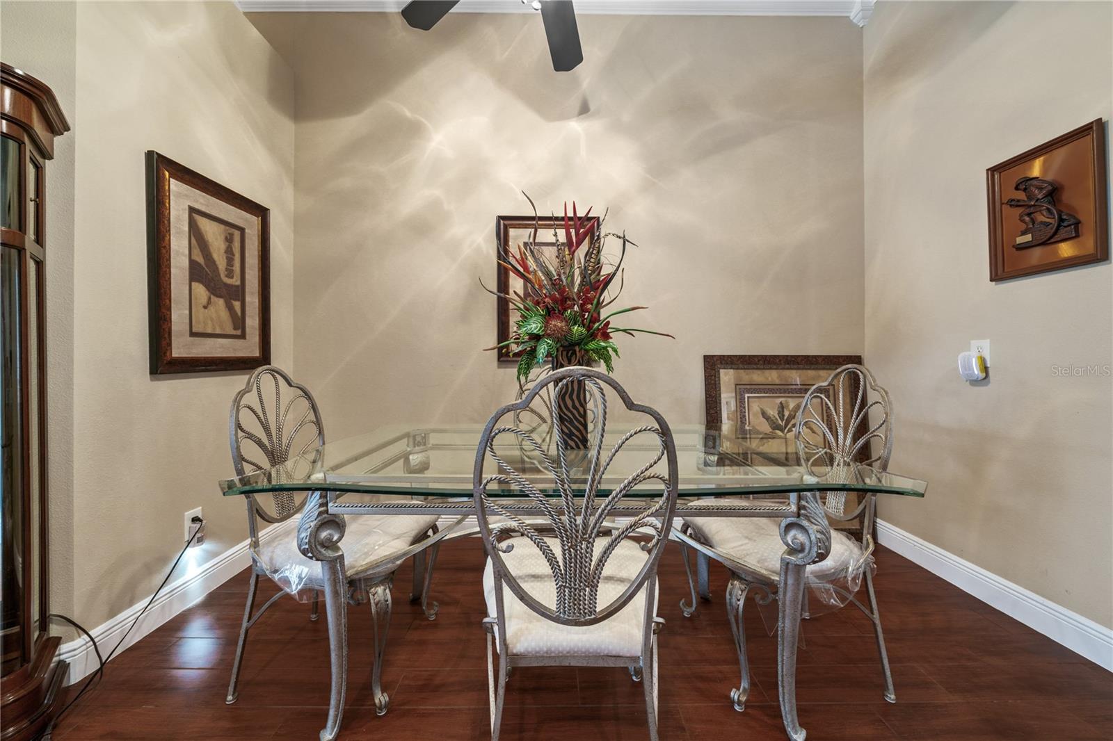 Eating space in kitchen