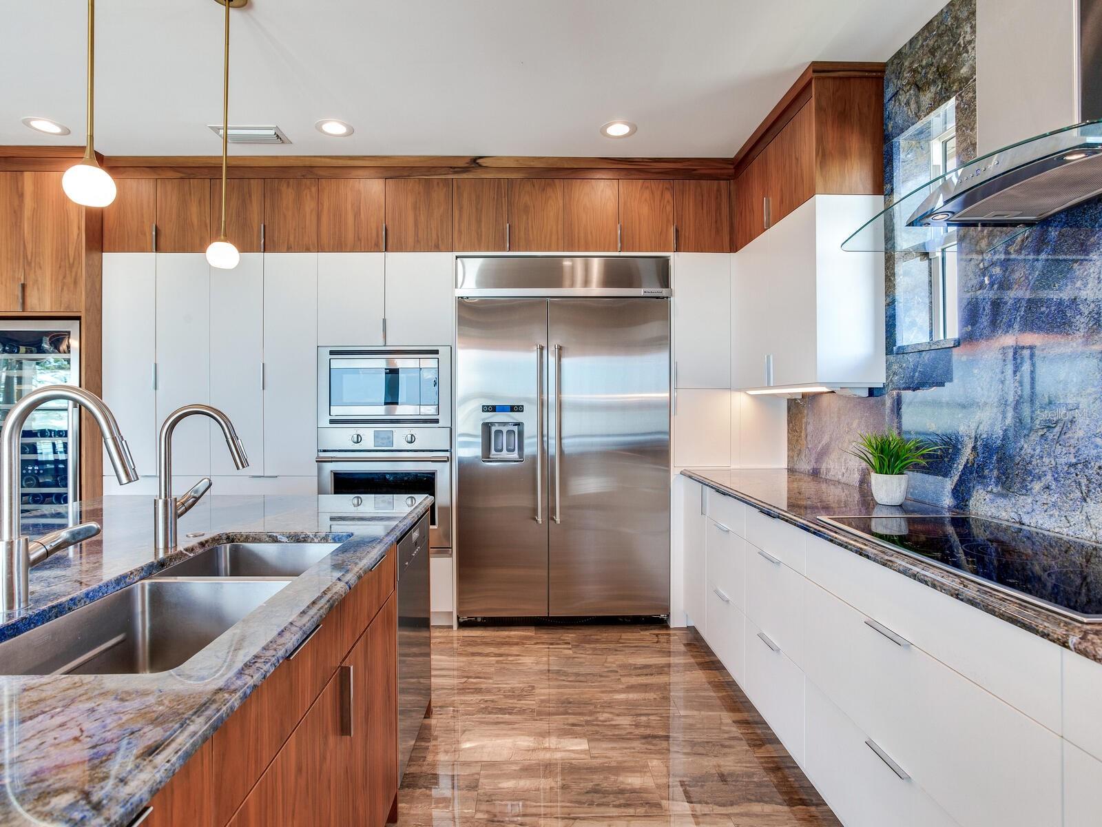 Dual Sinks, built in stainless appliances