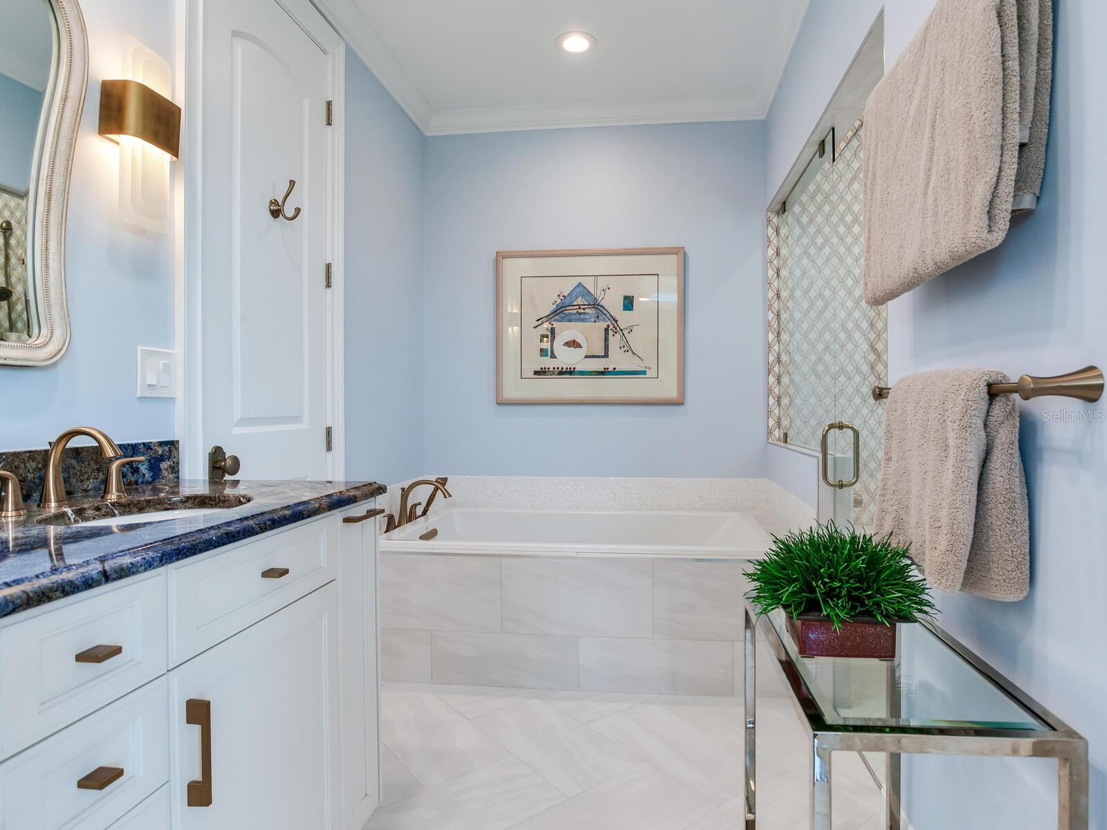 2nd Ensuite Bath
