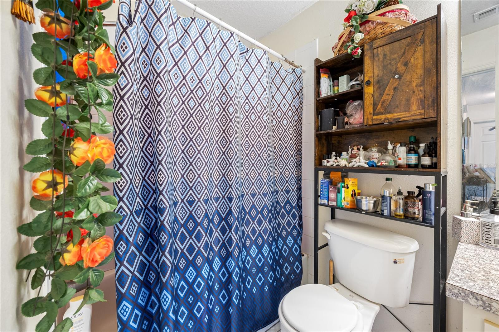 Secondary Shower with Tub
