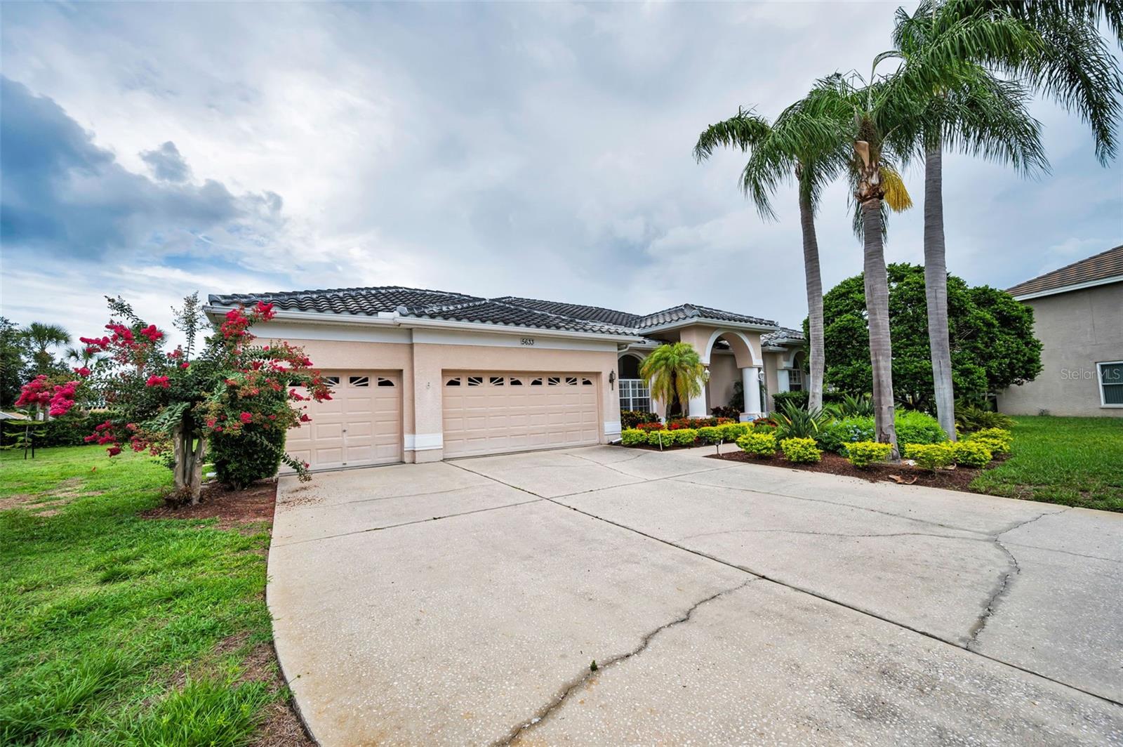 Driveway/Garage