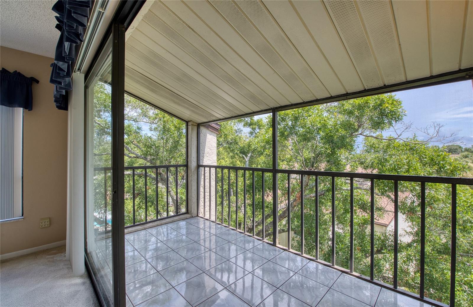 PORCELIAN TILED PORCH