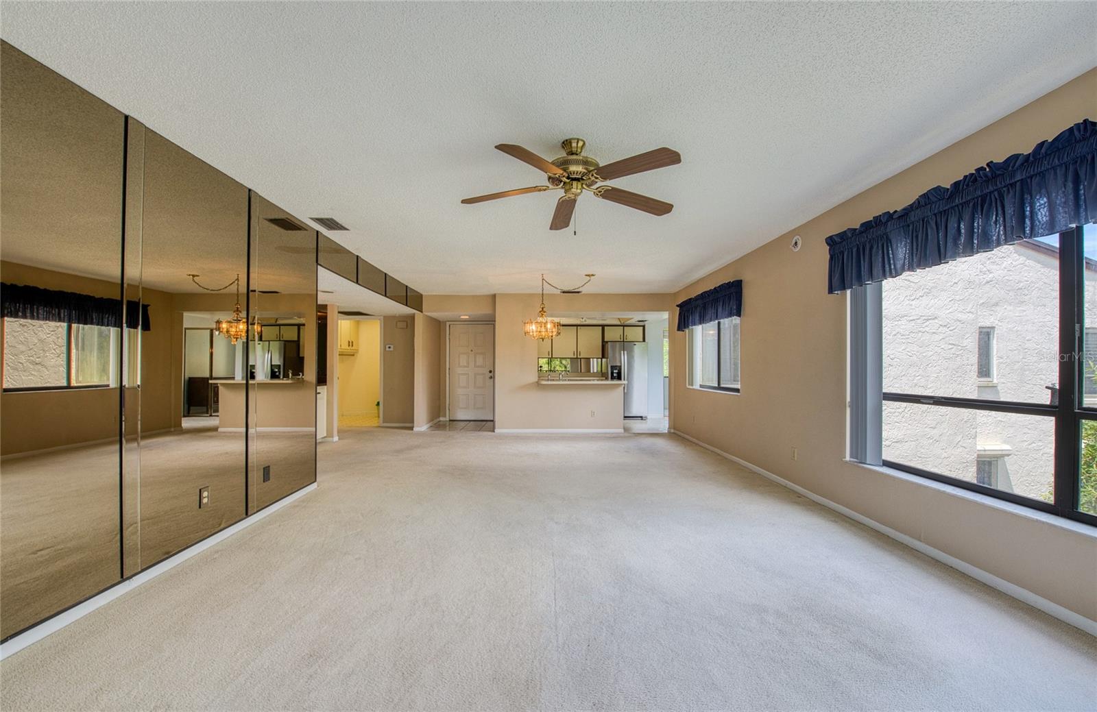 GREAT ROOM WITH WET BAR