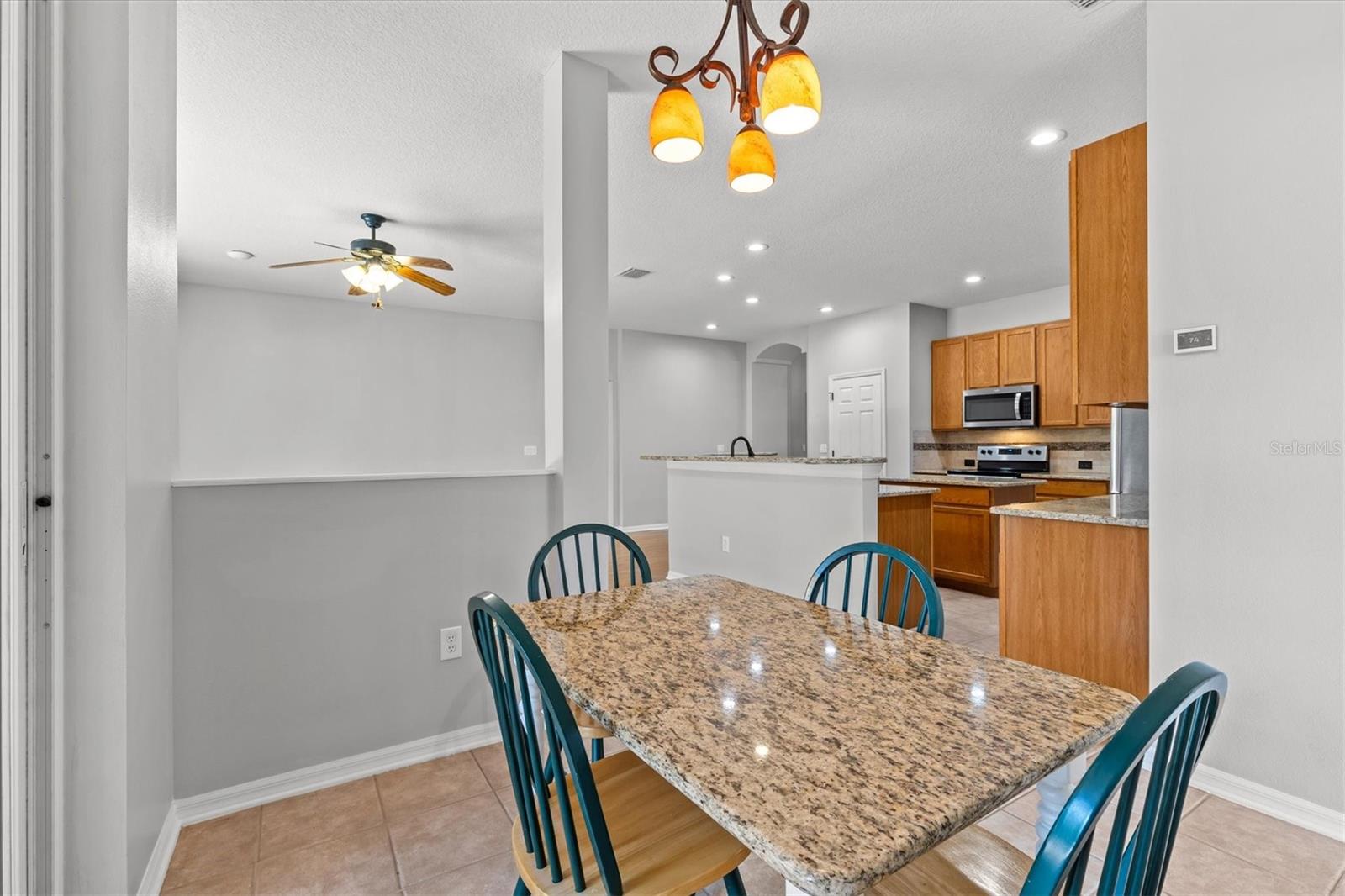 EAT-IN KITCHEN