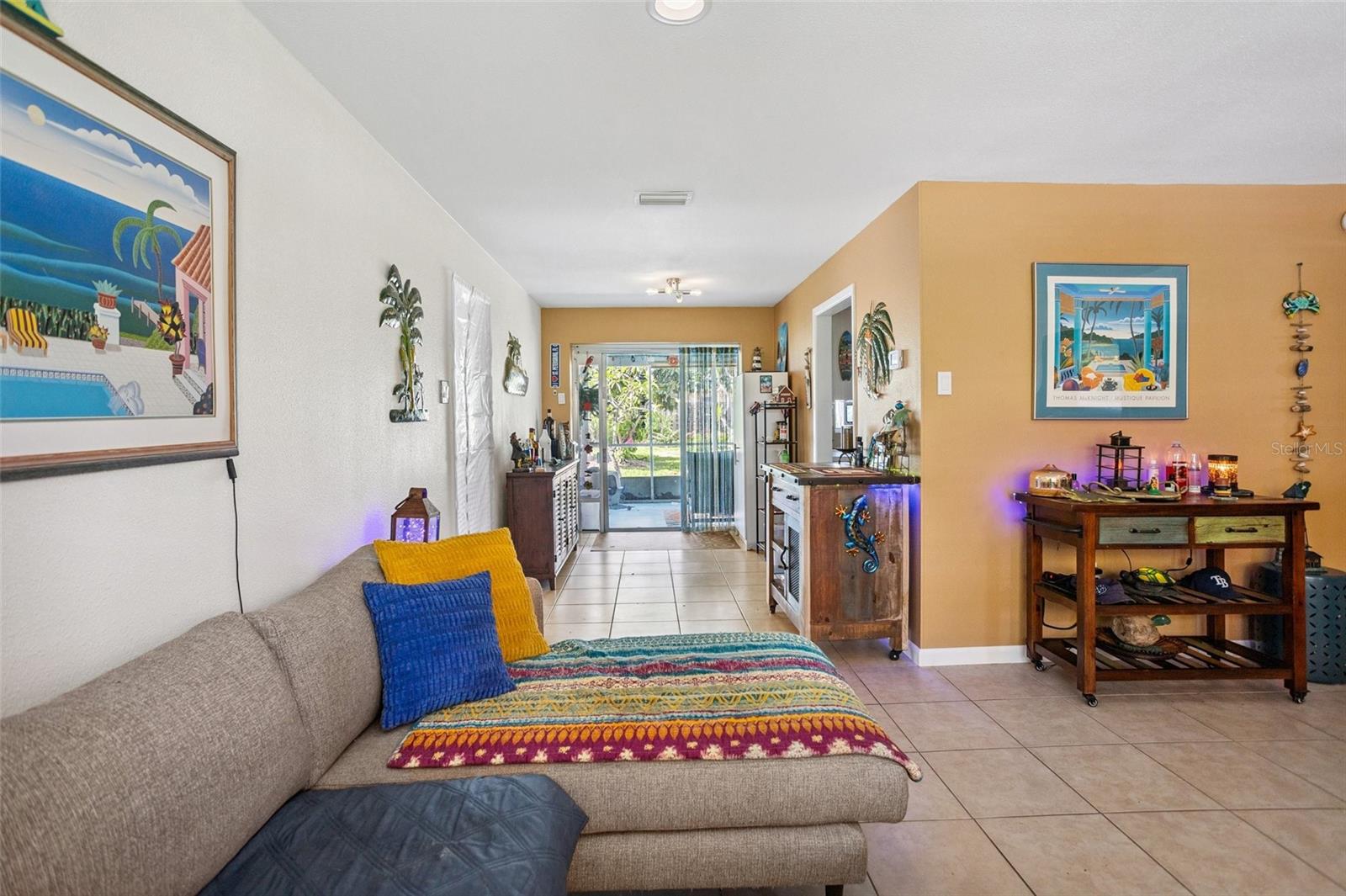 Living/dining area