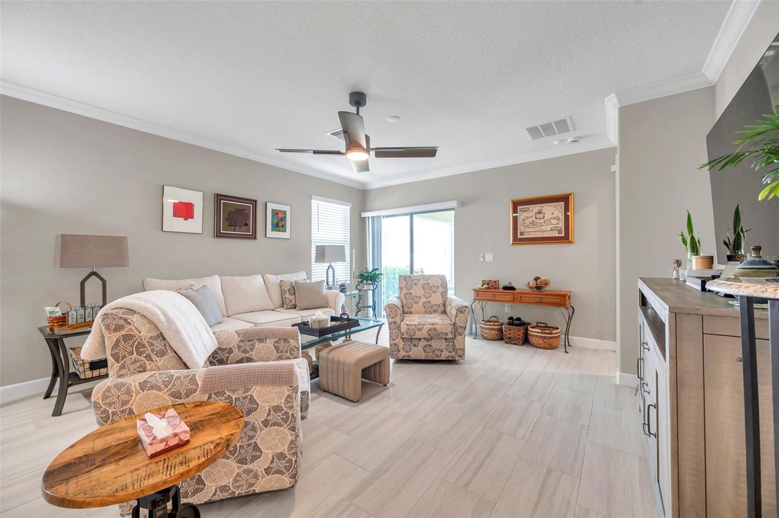 16x12 living room
