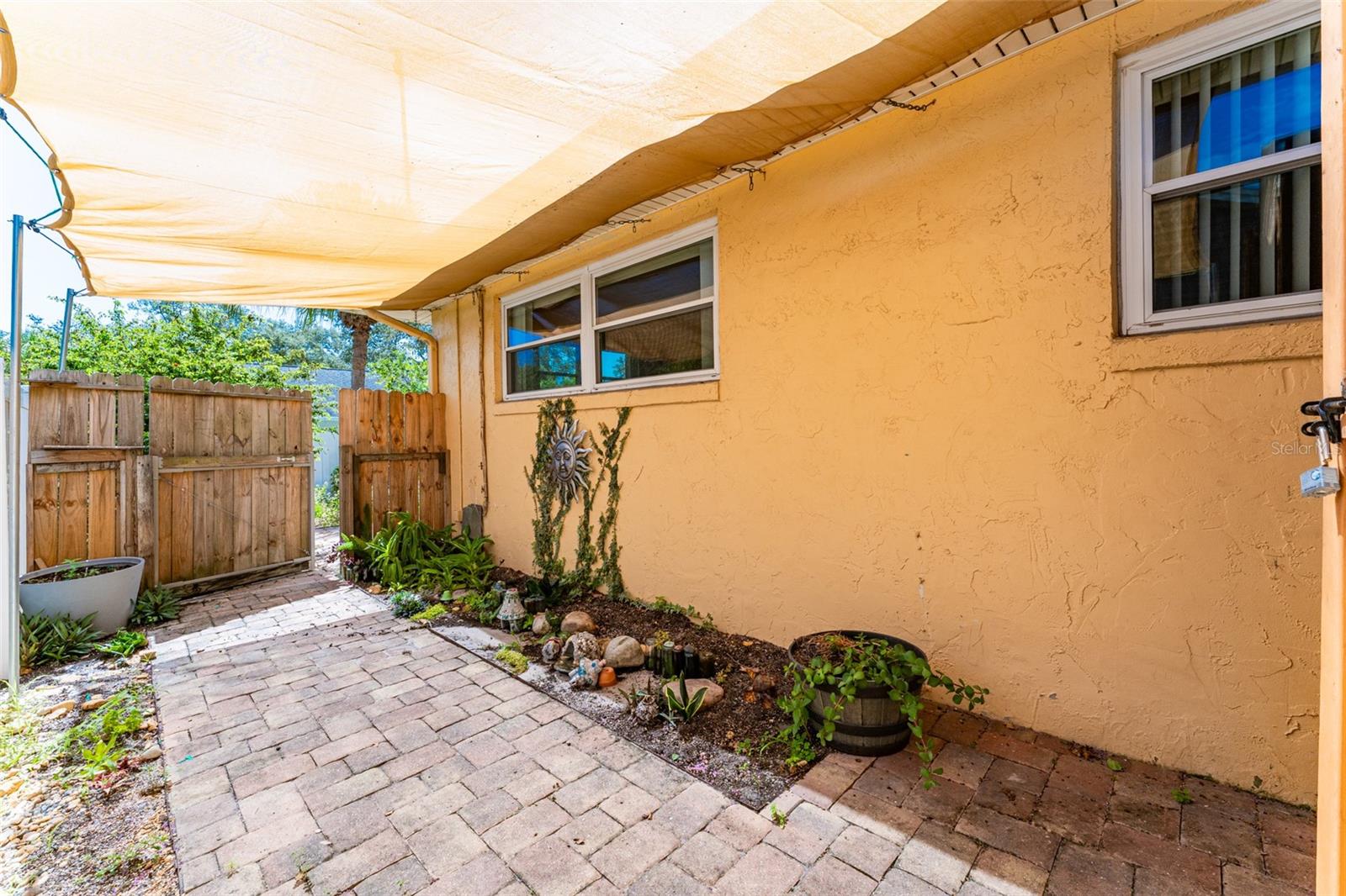 Covered Garden Area in Sideyard