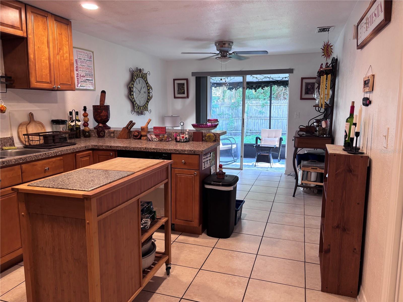 Kitchen/Entertainment area