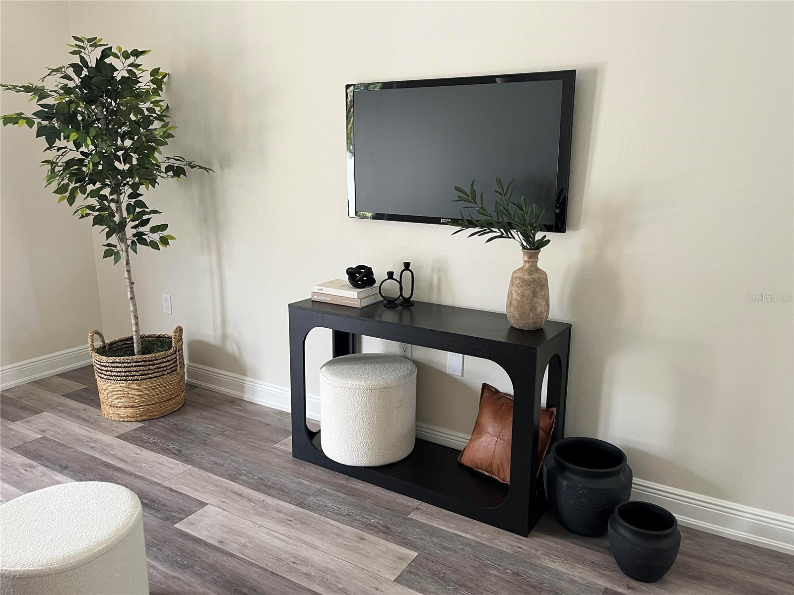 Large wall areas to hang art or a televisoin