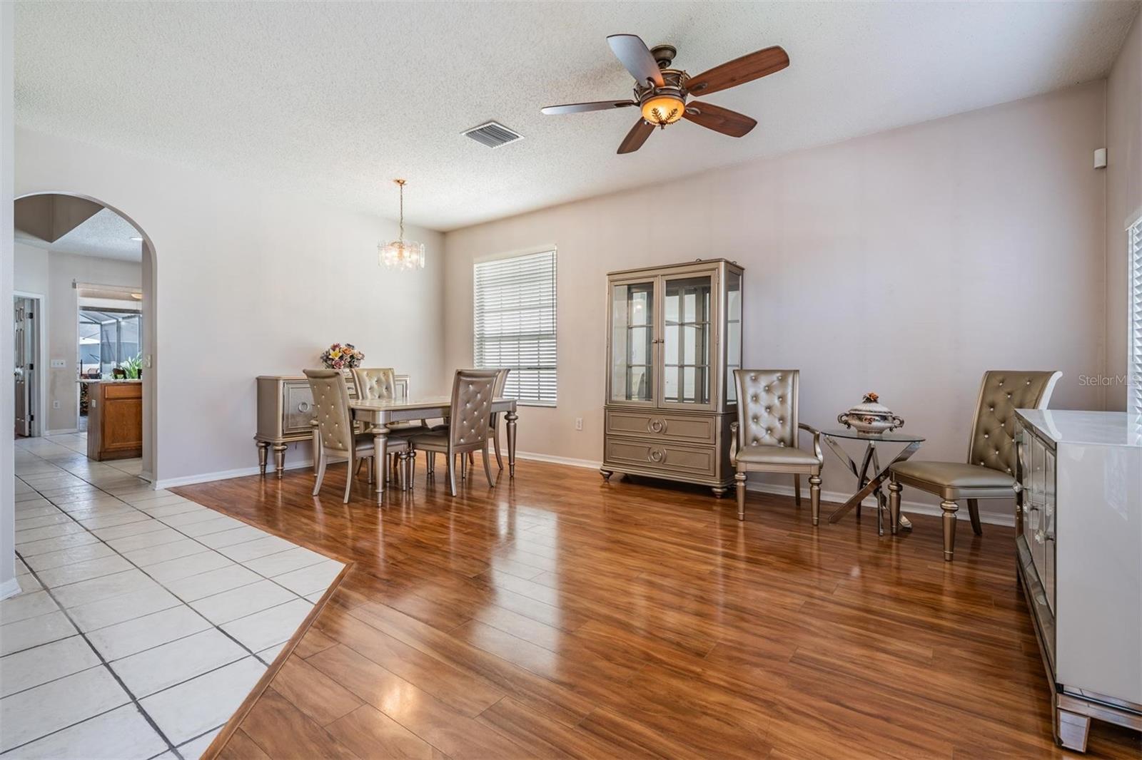 Living/dining area