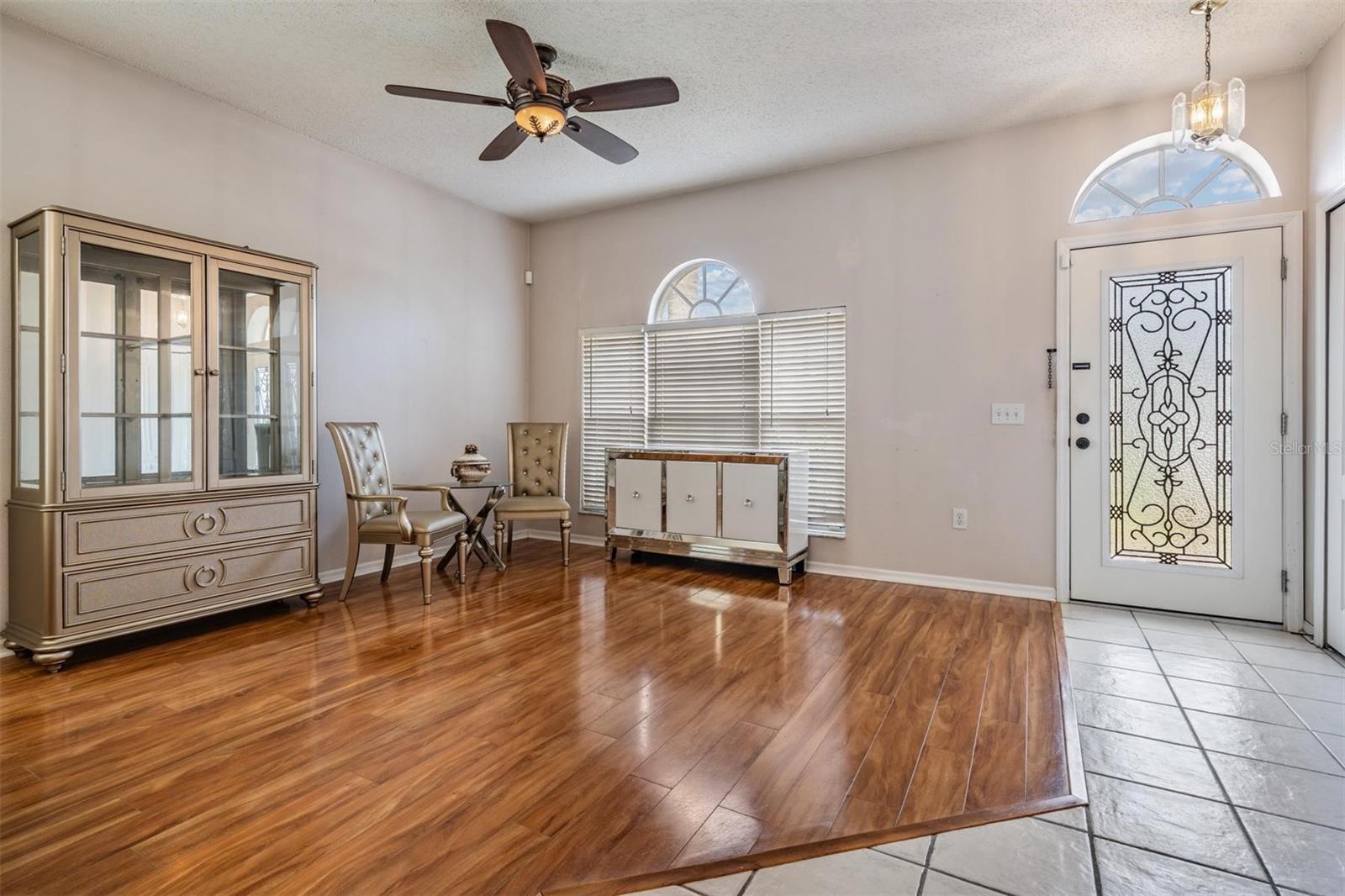 Living/dining area