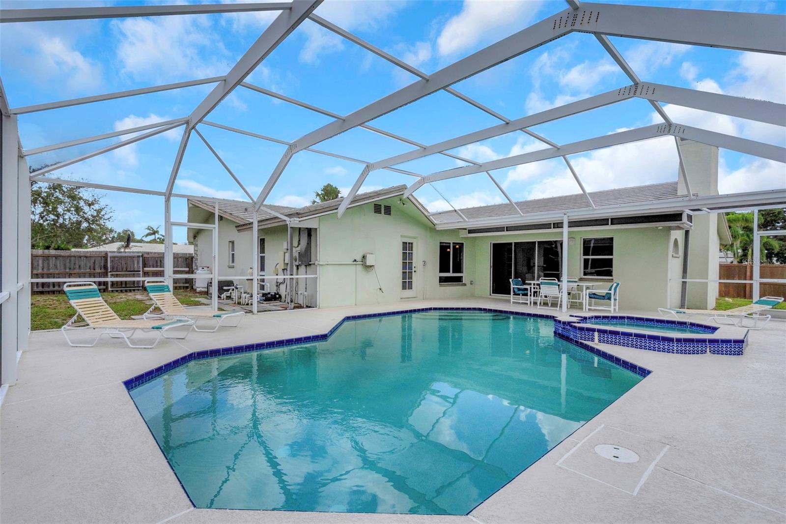 Screen enclosed pool with jacuzzi