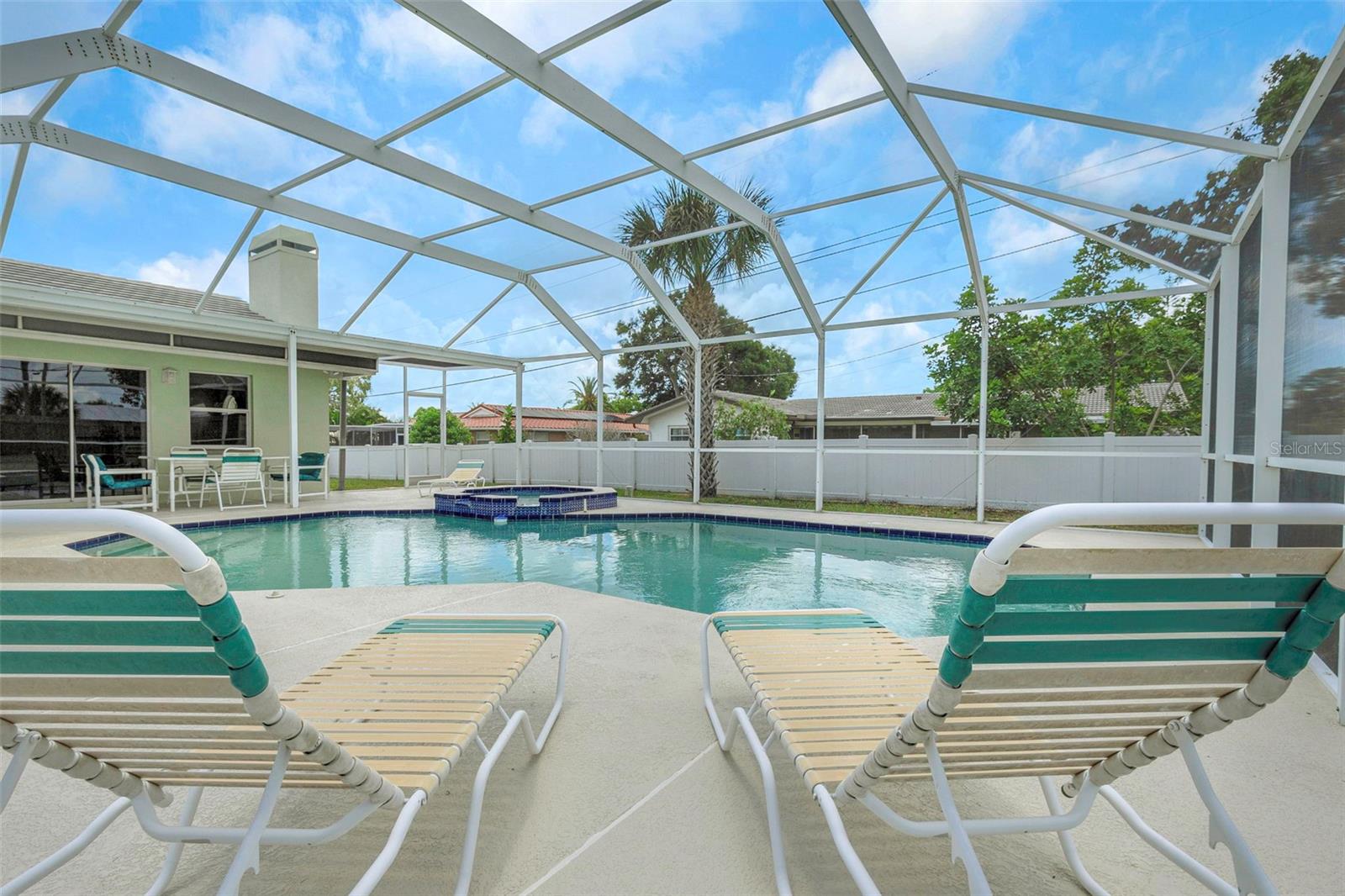Screen enclosed pool with jacuzzi