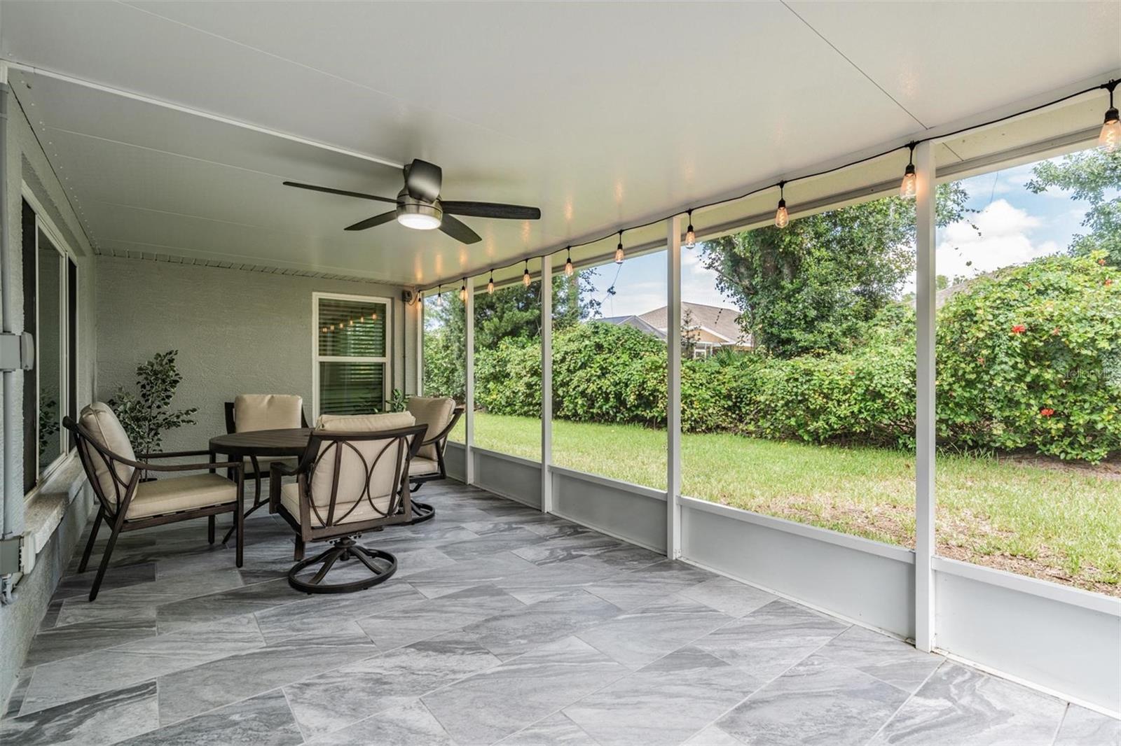 Screened lanai with private view of greenspace