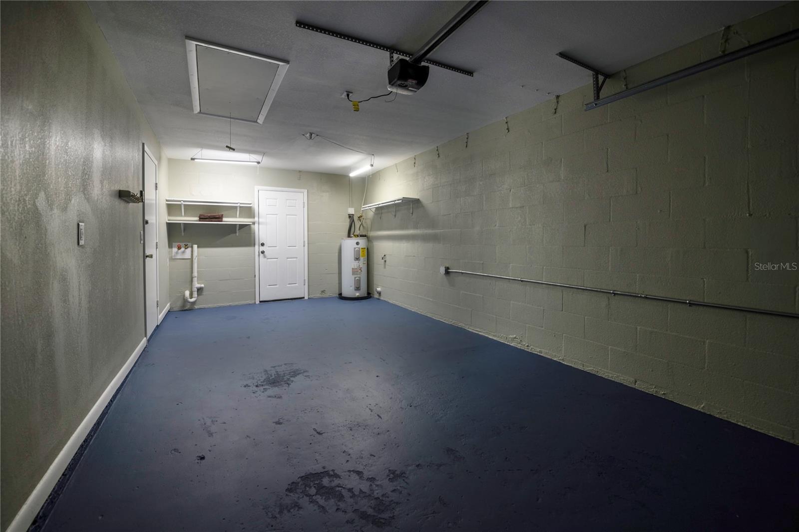 Garage with Laundry Hookups