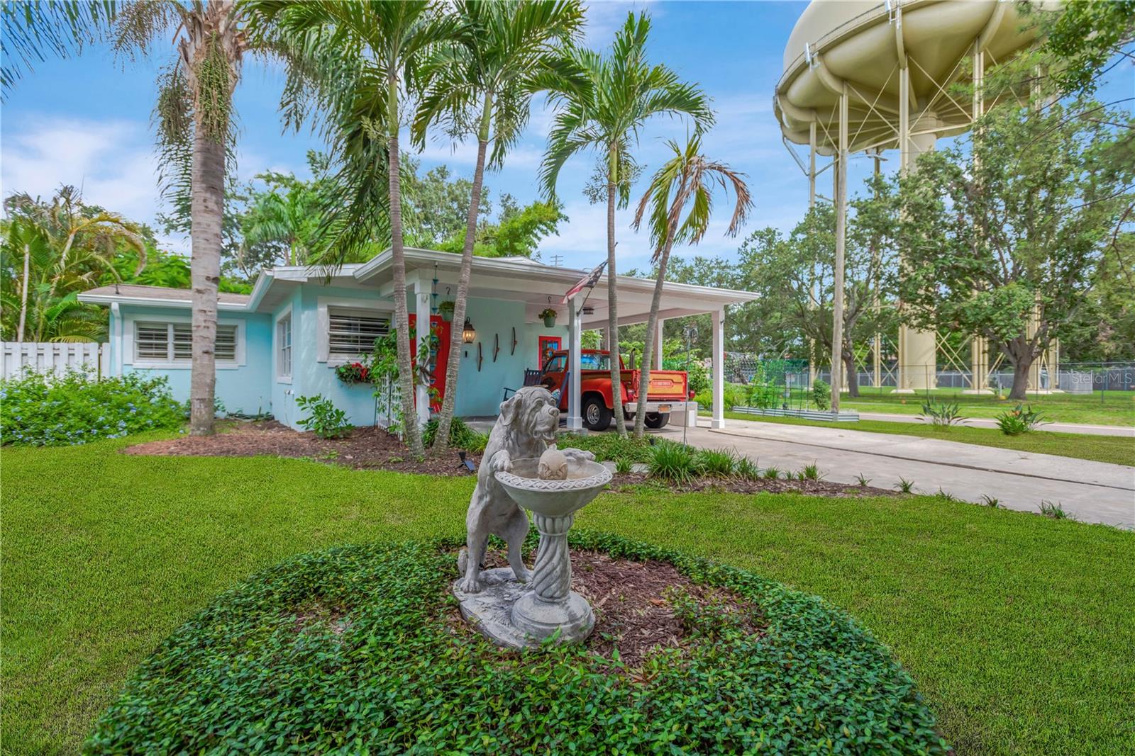 Large Front & Side Yard