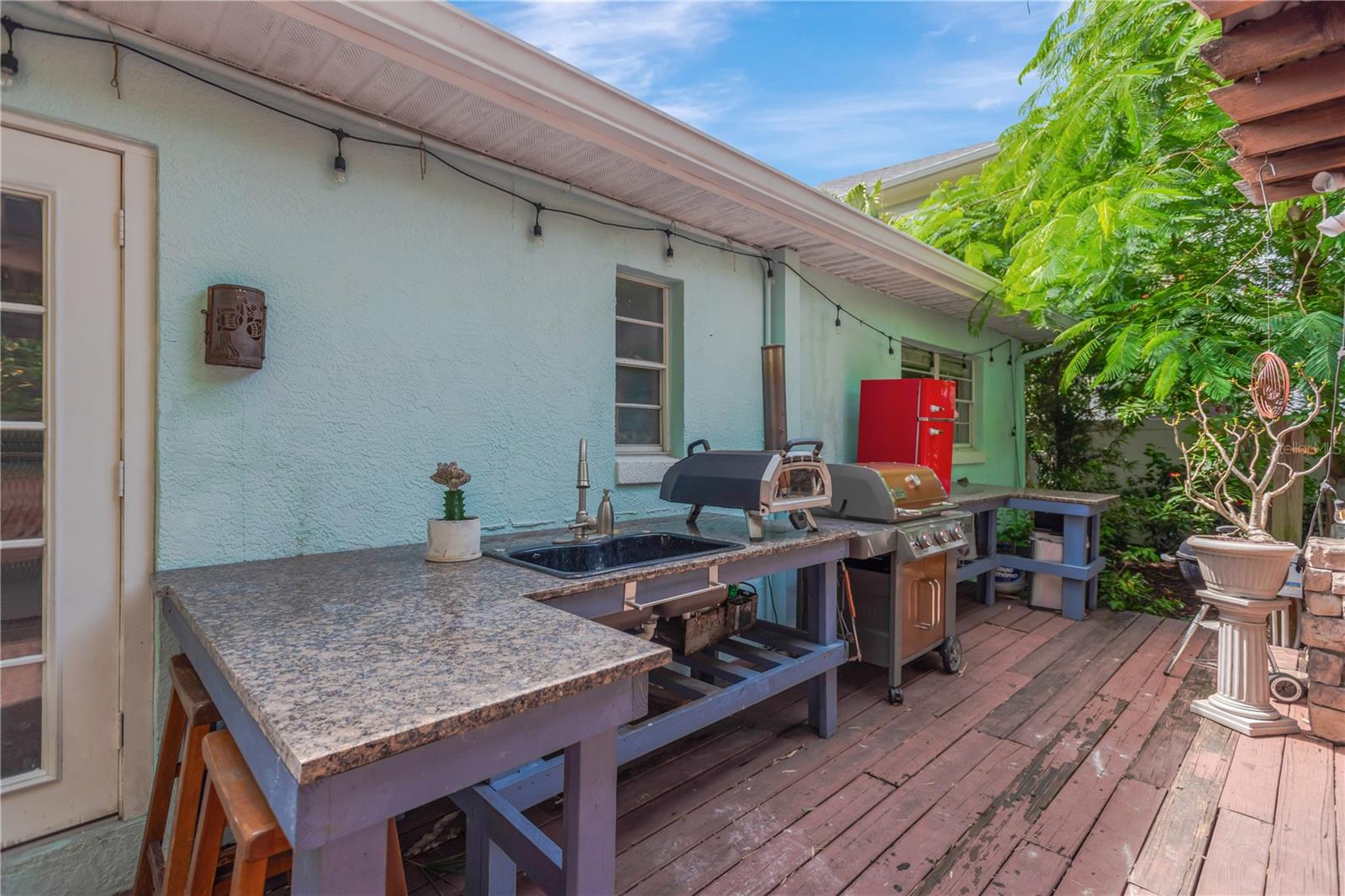 Outdoor Kitchen For Entertaining