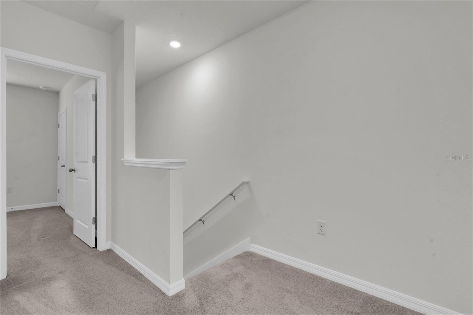 STAIRS TO 2ND STORY