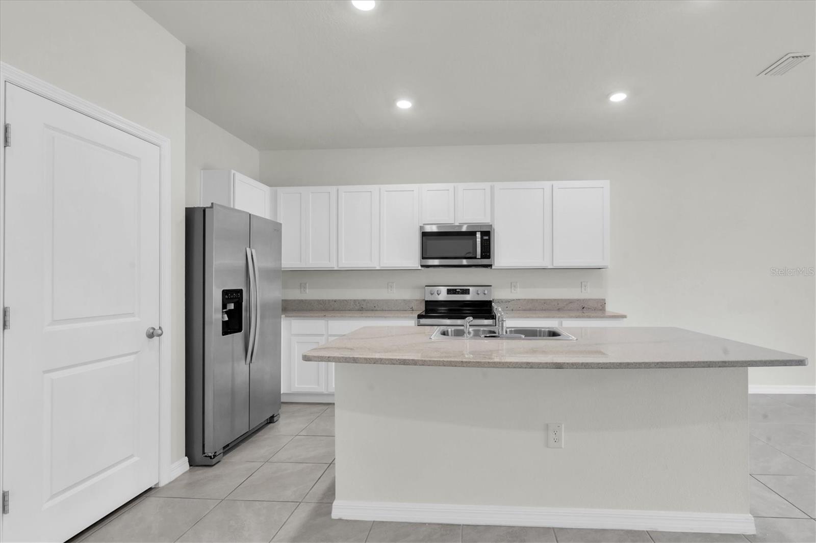 BREAKFAST BAR