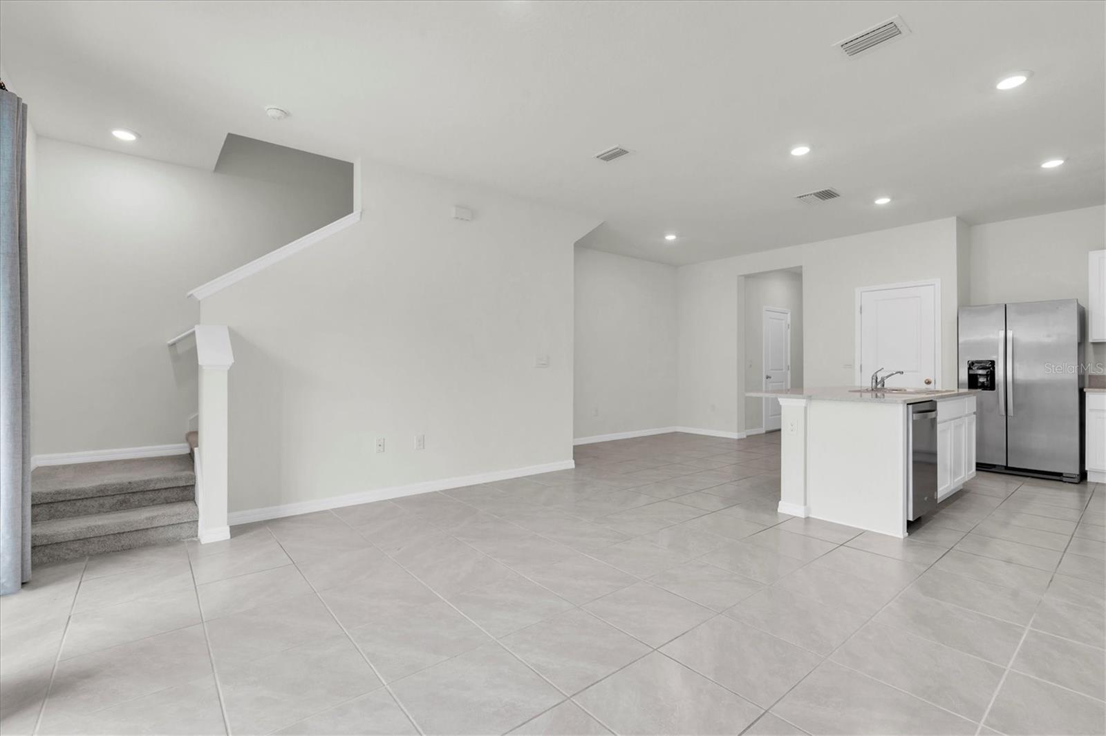 OPEN FLOOR PLAN