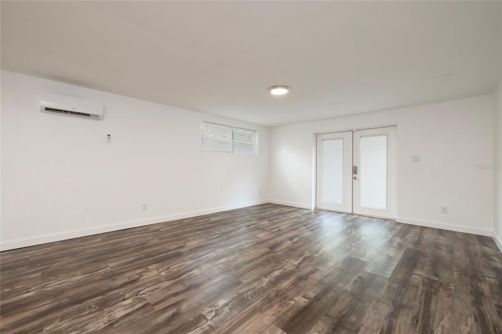 Large bonus room with separate entry would make a great Mother in Law Suite