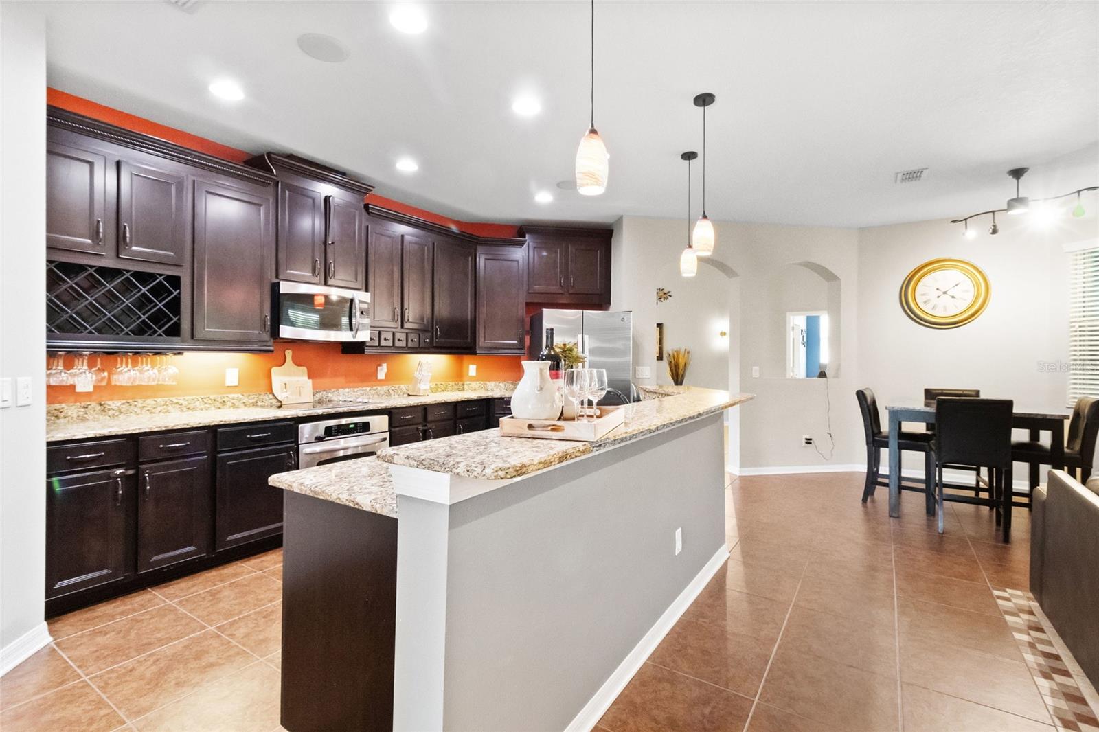 Large Island features bar top.