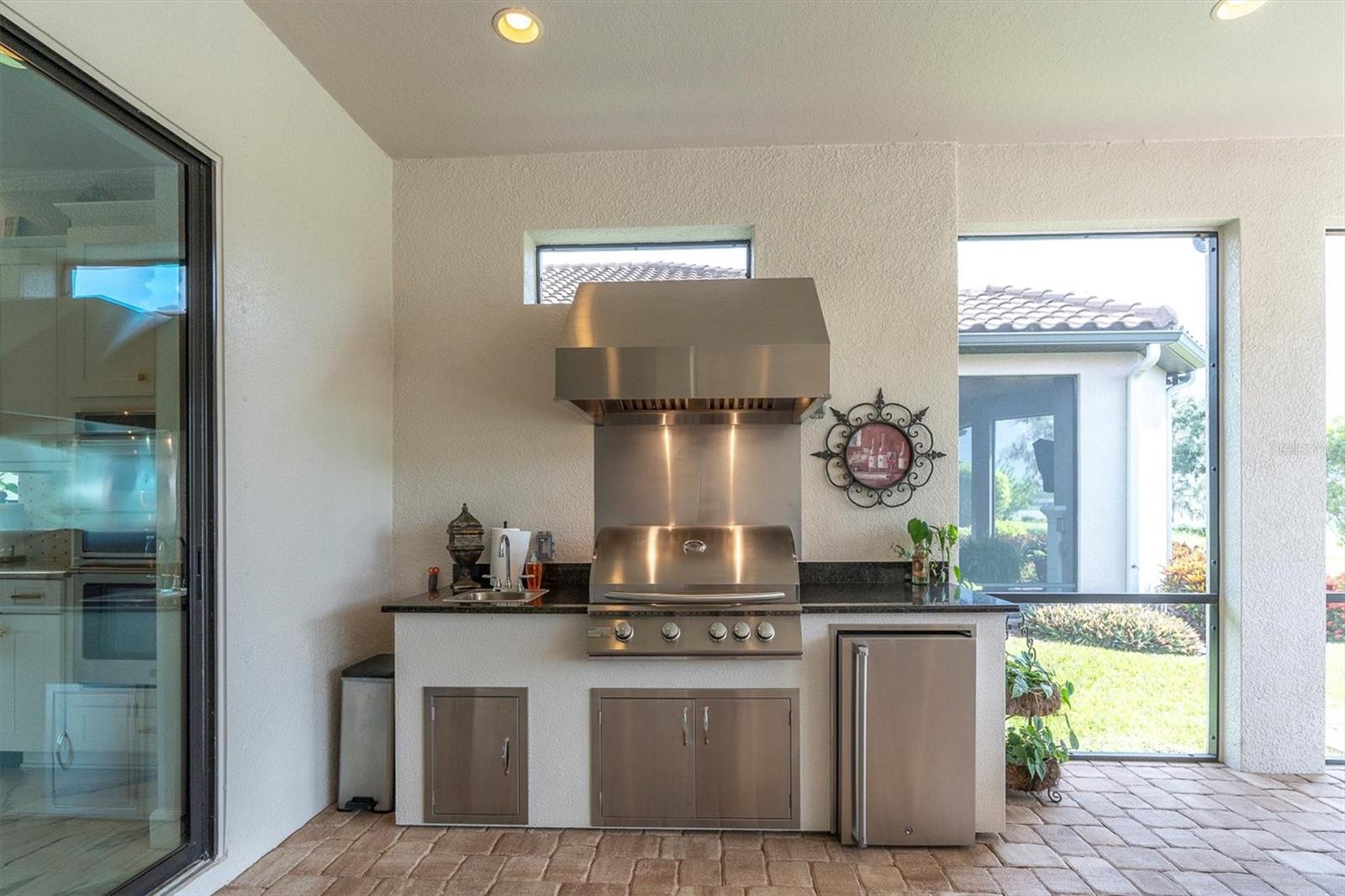 PUTDOOR KITCHEN