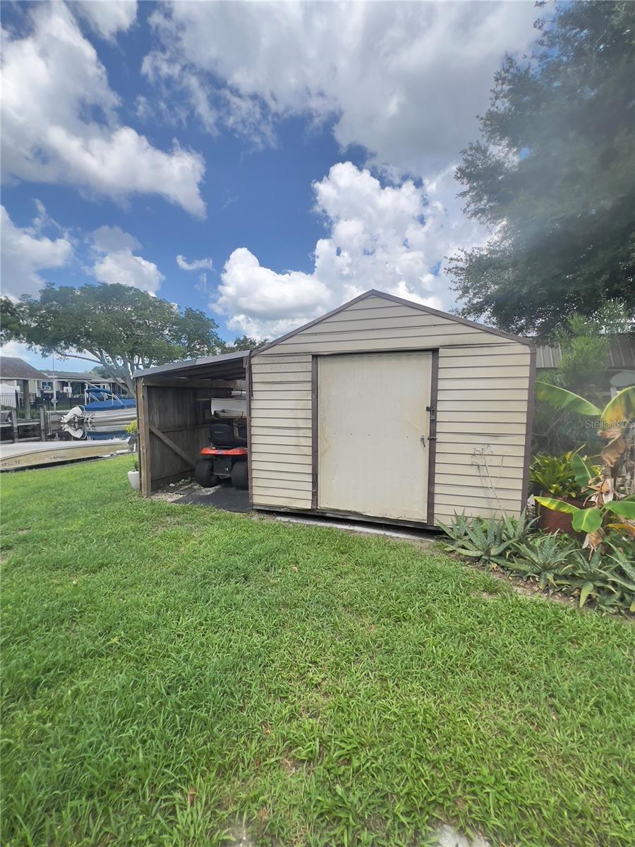 Shed 0n right side of property.