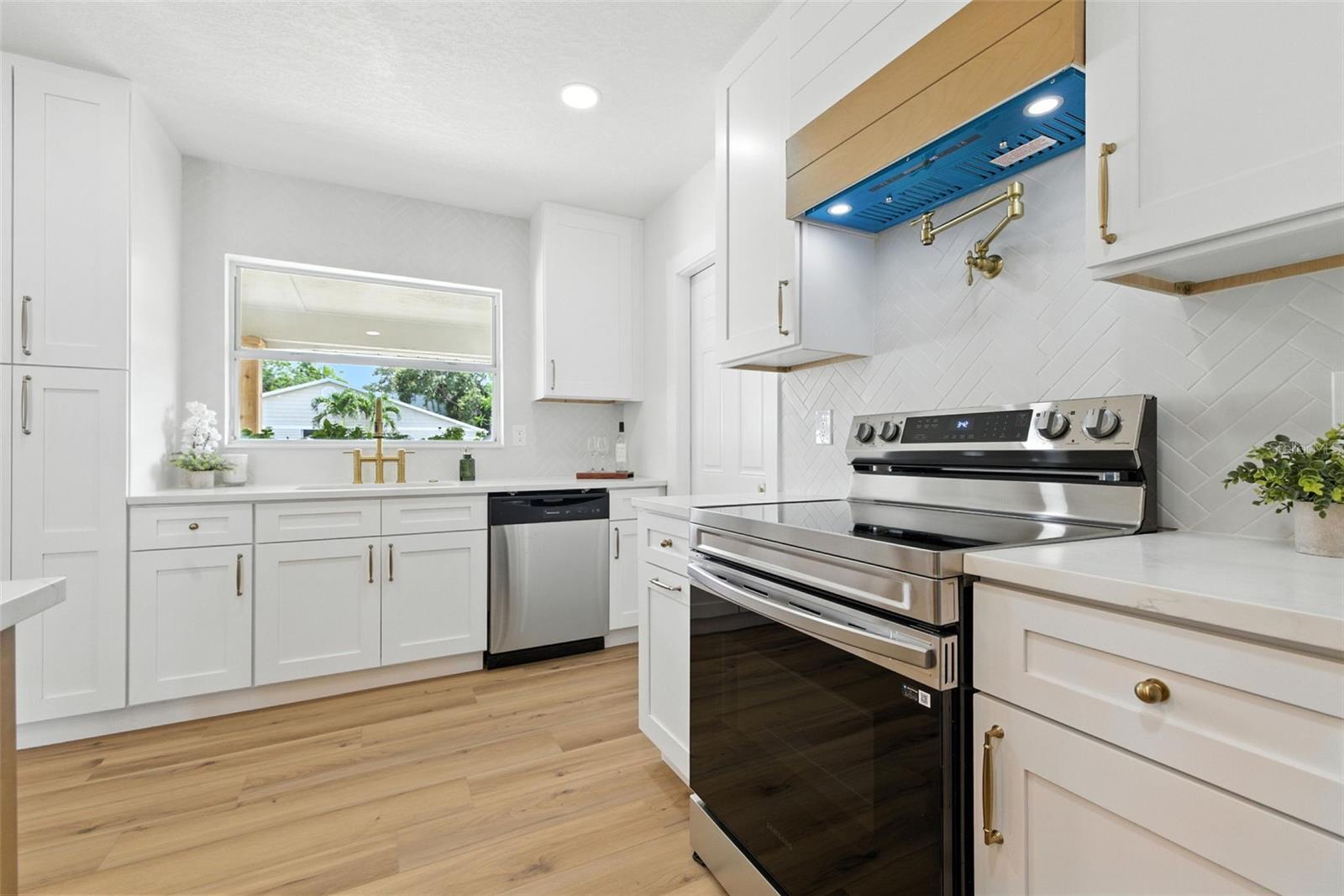 Fully Updated Kitchen with High End Finishes