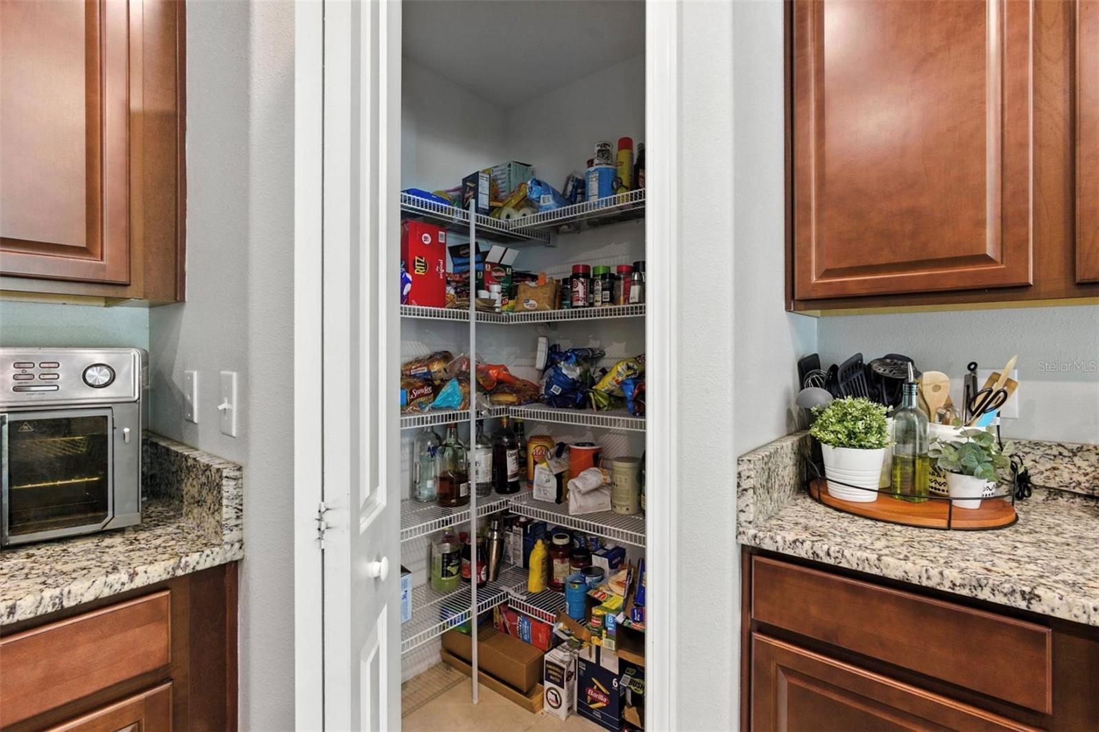 Kitchen pantry