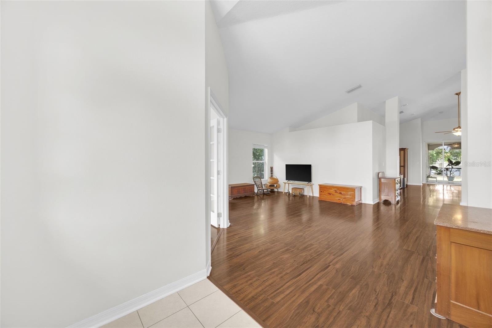 Foyer/Formal Living