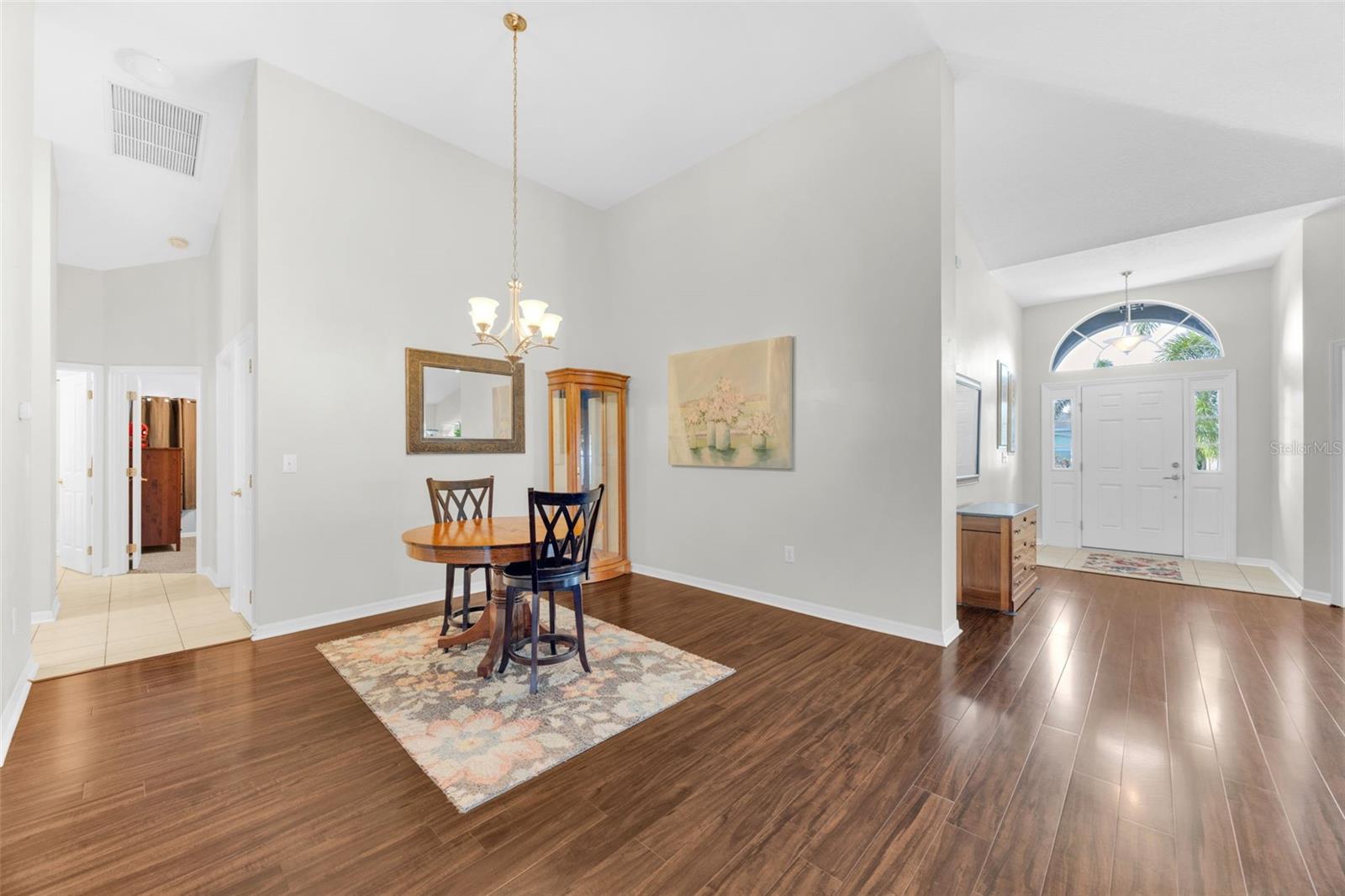 Dining Room/Foyer