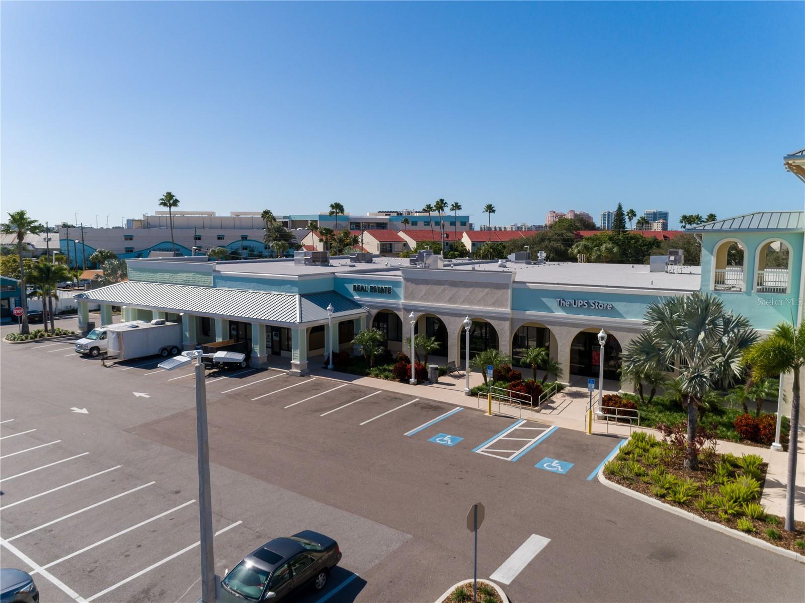 1 block from Publix shopping center