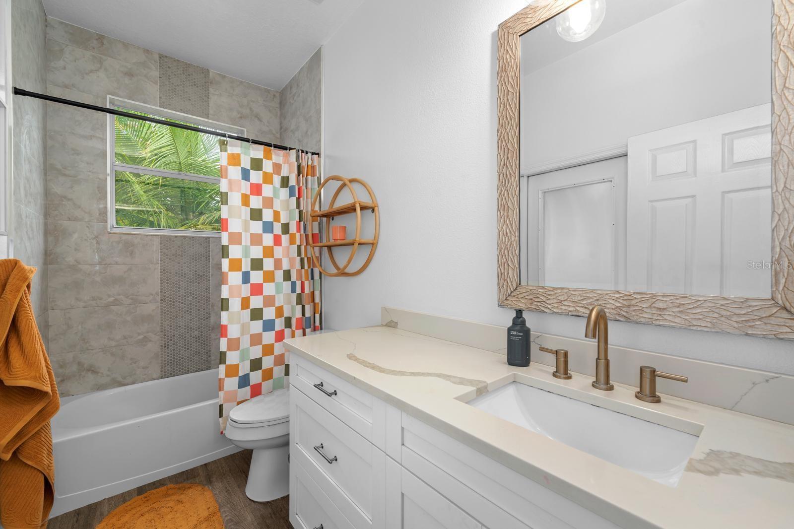 Full Bathroom 2