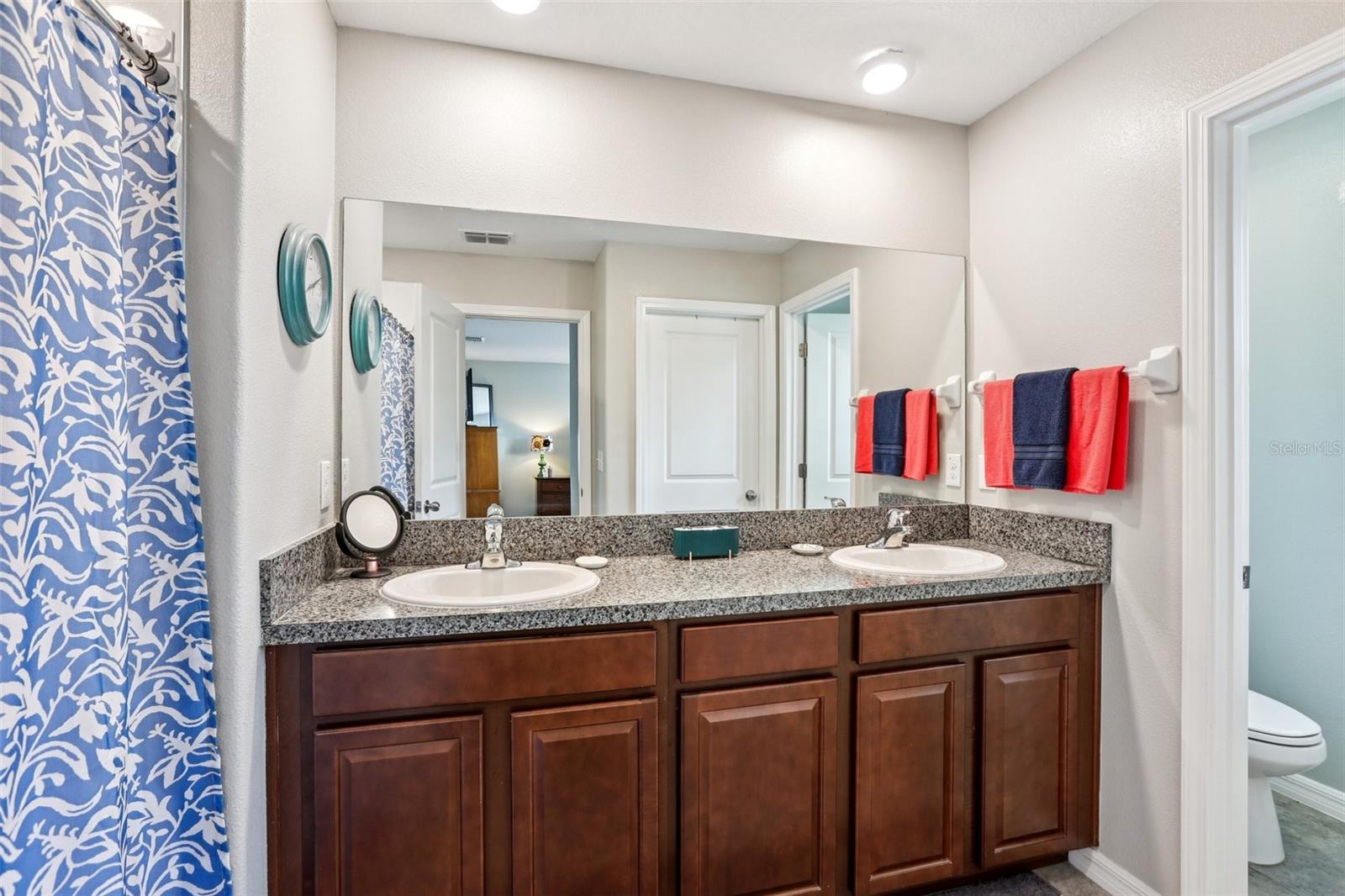 Primary bathrooom