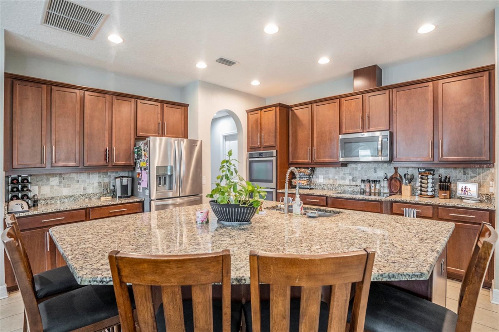 Massive island for entertaining