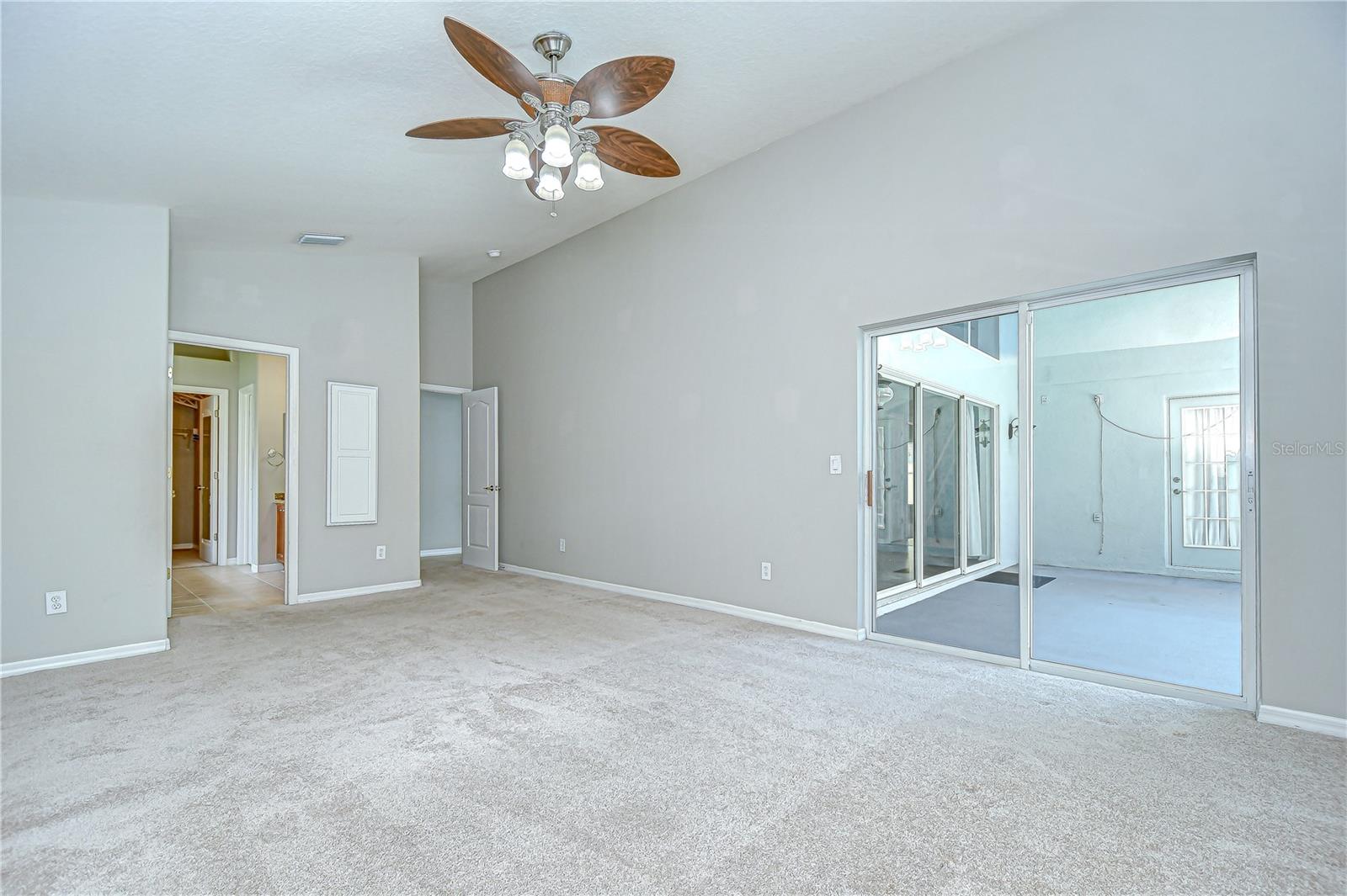 Private access to the lanai!