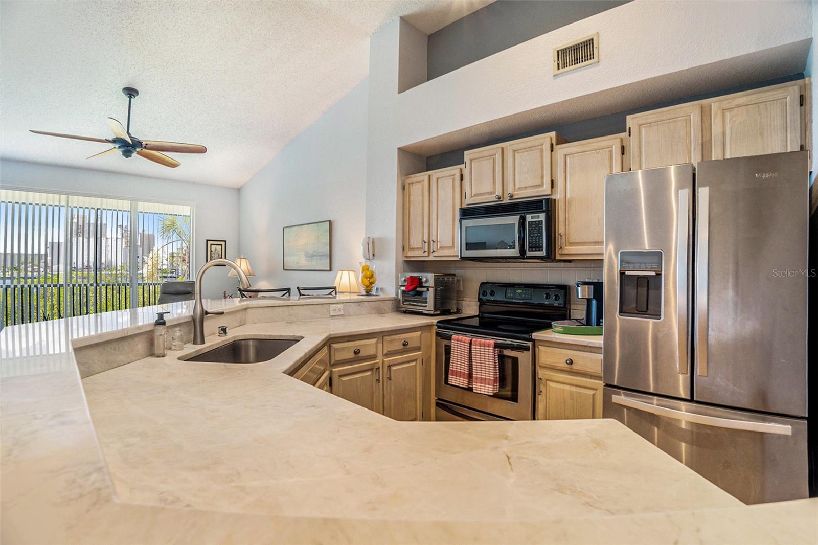 Kitchen Counters and Breakfast Bar