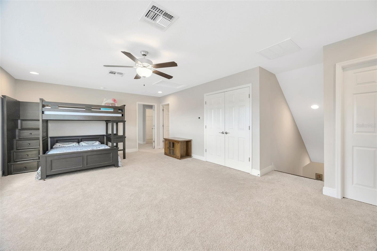Loft/ bonus room (upstairs)