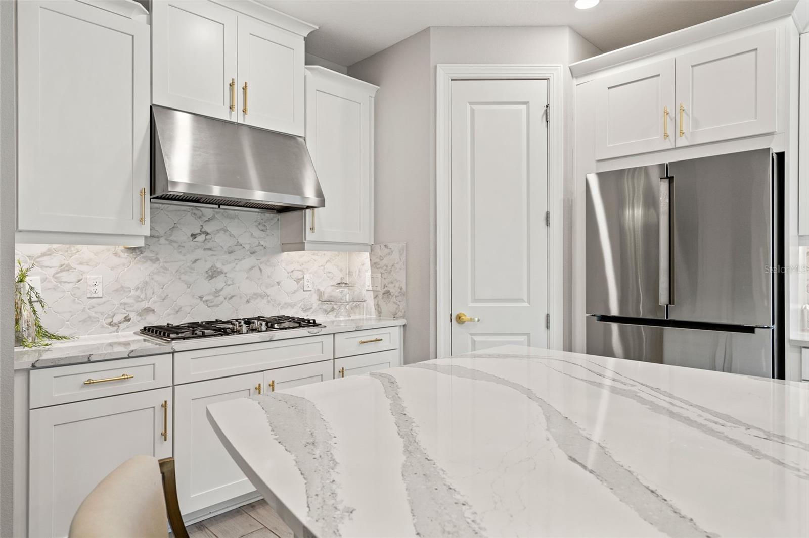 Bosch Appliances and Oversized Quartz Countertops Gas Cooktop