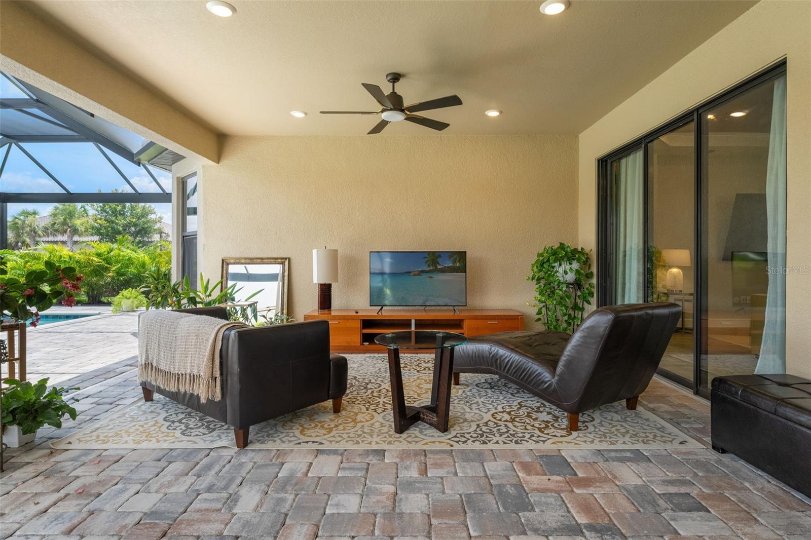 Large Covered Lanai - Perfect to Relax or Entertain