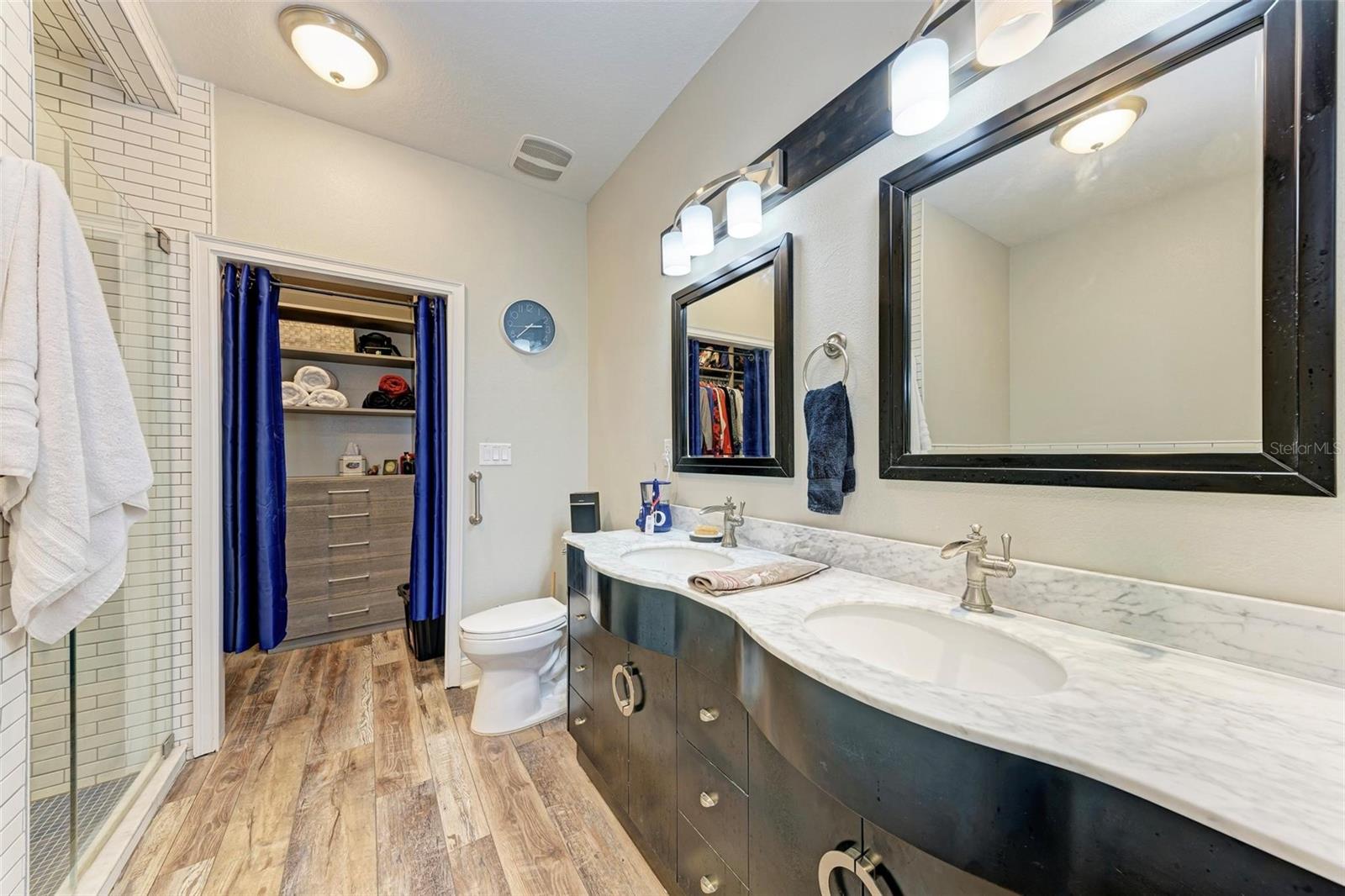 en suite primary bath with dual vanity