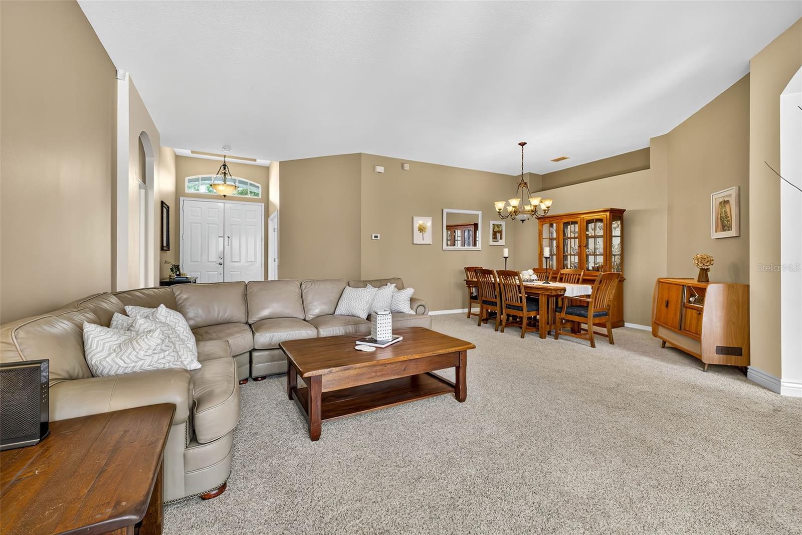 Spacious living/dining area