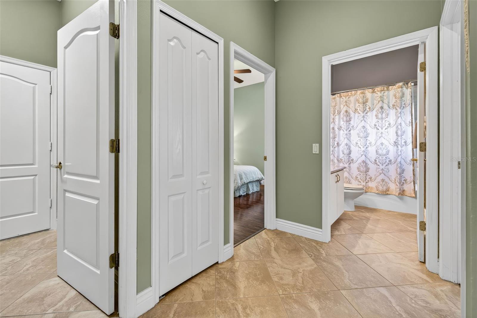 Secondary bedrooms/bath