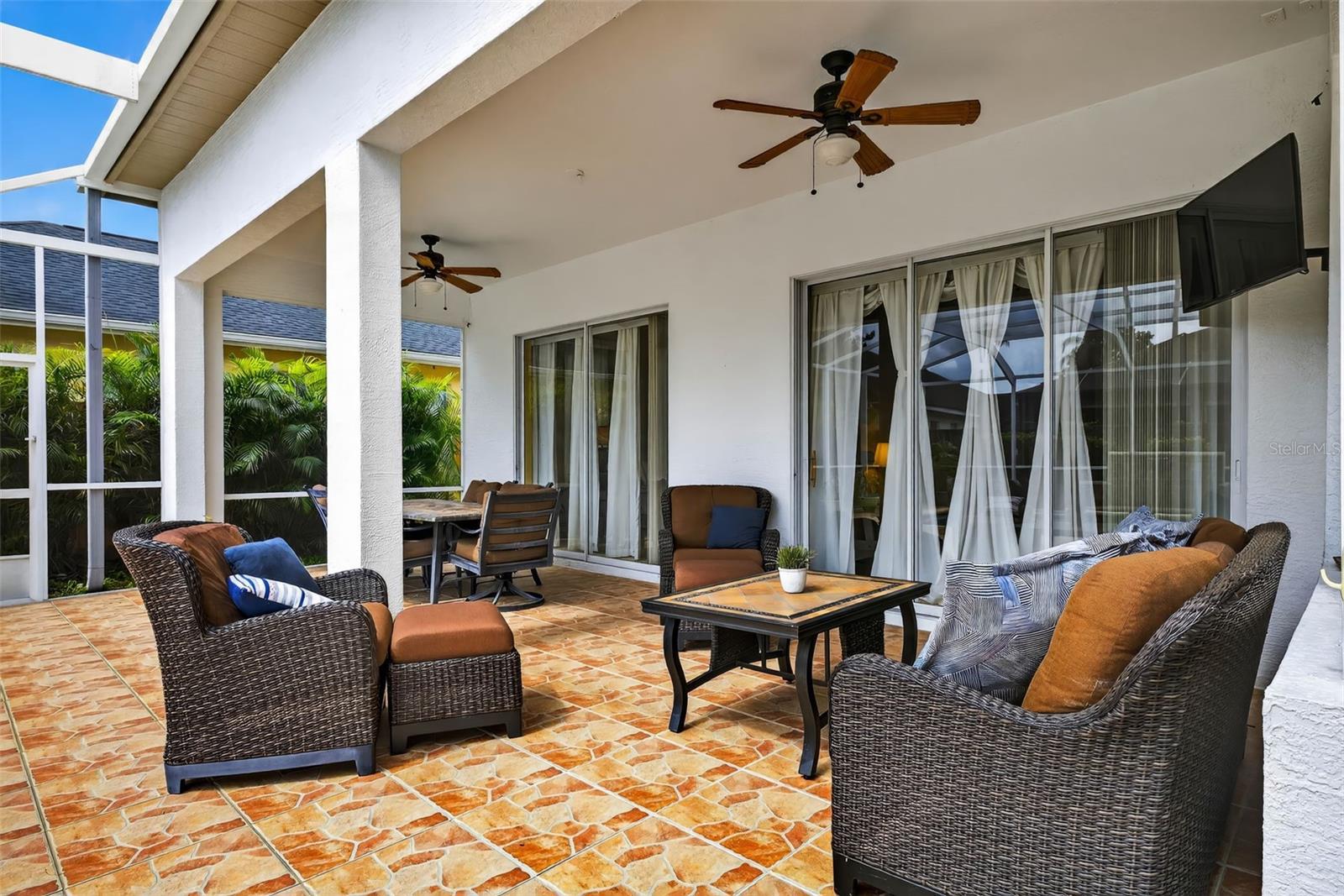 Spacious screened pool lanai